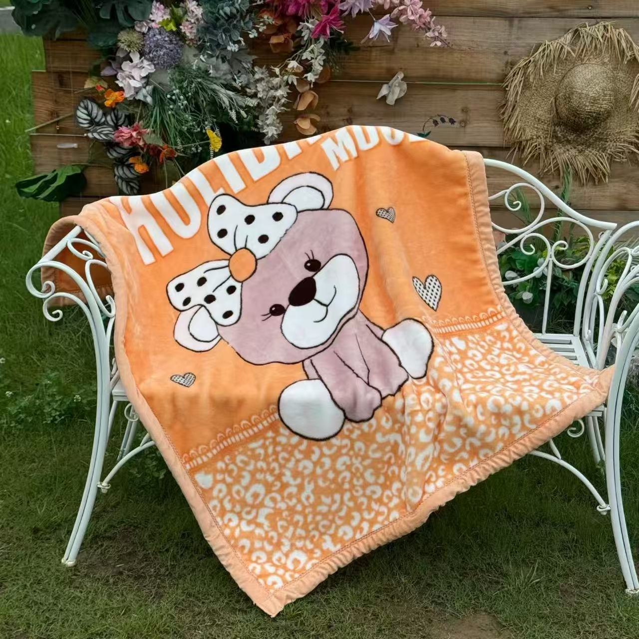 Yuntong Blanket, a super transparent double-layer thickened edged-wrapped baby blanket for kindergarten naps, is a warm blanket for children Item Picture