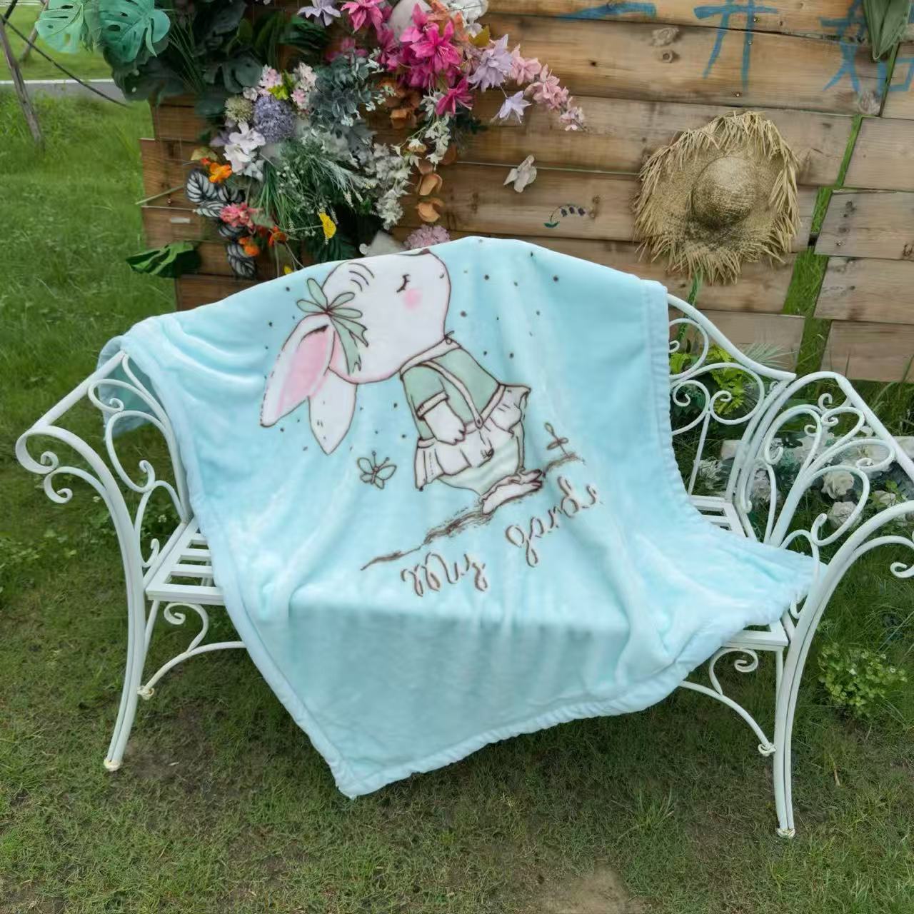 Yuntong Blanket, a super transparent double-layer thickened edged-wrapped baby blanket for kindergarten naps, is a warm blanket for children pic 3