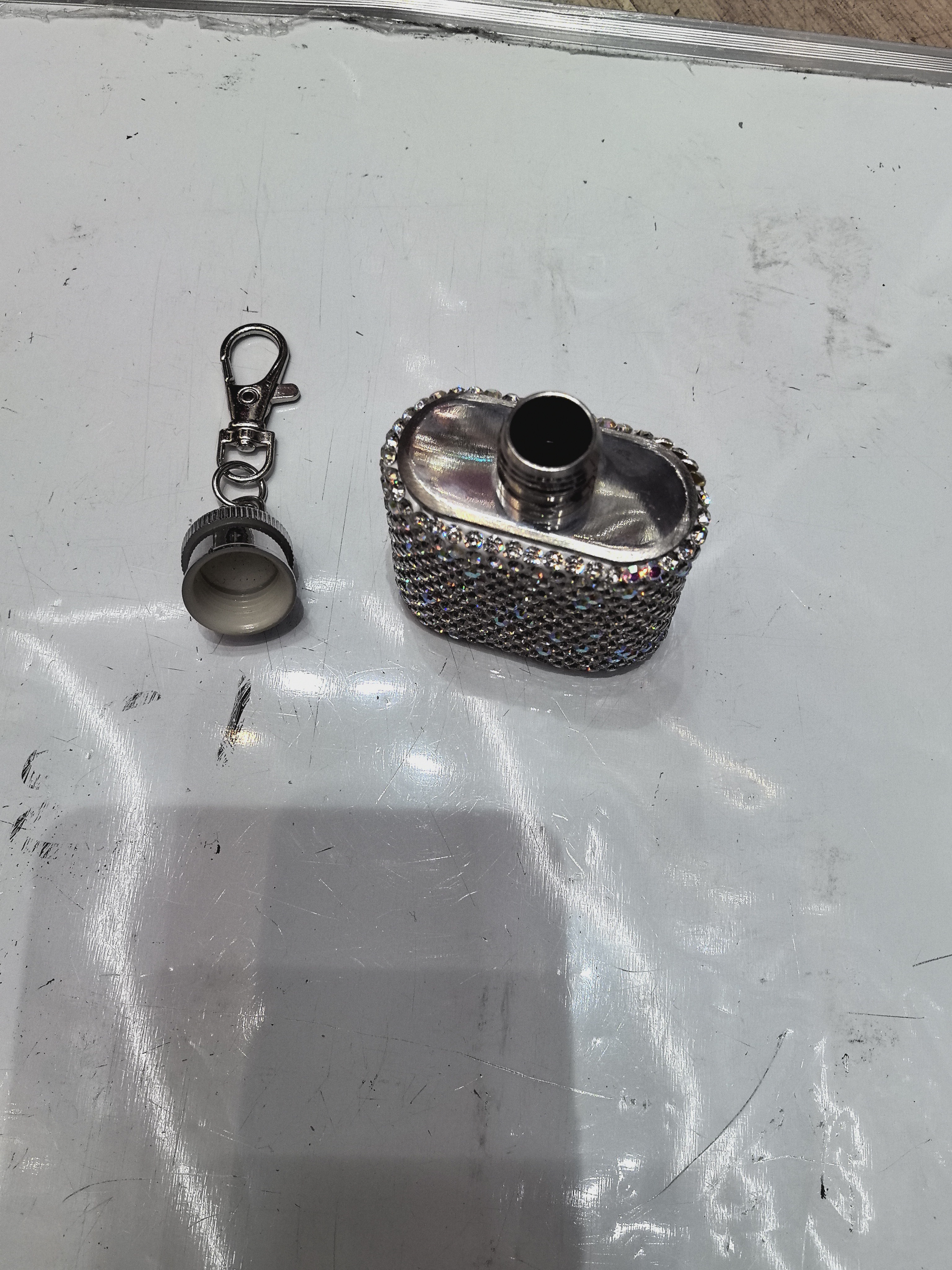 鑫诚饰品5149A时尚精美镶钻酒壶钥匙扣挂件详情图2