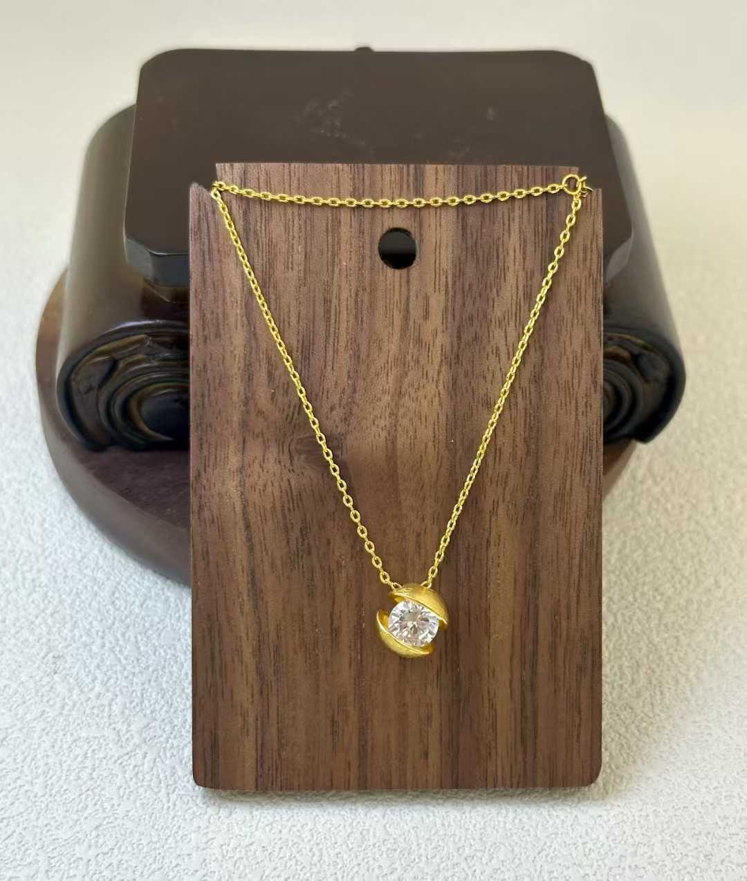 A short and elegant necklace for women with a unique collarbone chain that doesn't fade Specification image