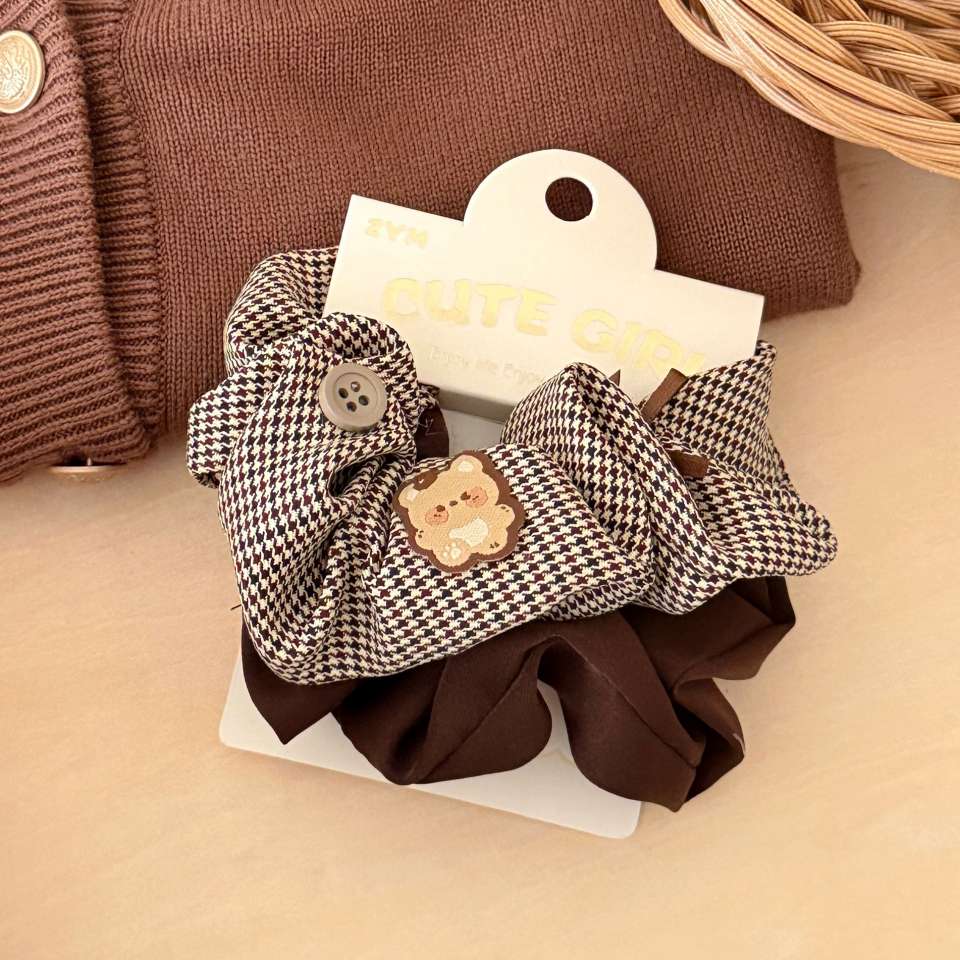 Korean early autumn coffee-colored sweet and versatile checkered fabric colon hair circle for girls, low ponytail butterfly colon circle Application Scenario