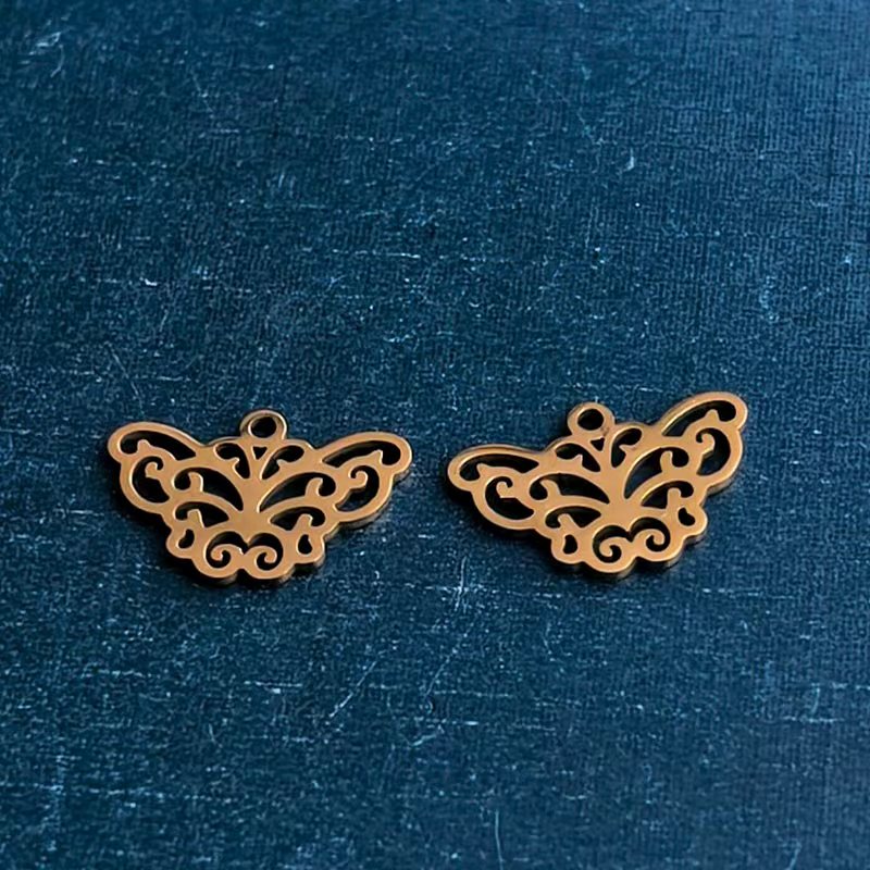 Cross-border foreign trade DIY jewelry accessories, insect, butterfly bracelets, pendants, necklaces, titanium steel, stainless steel, personalized and fashionable trends details Picture