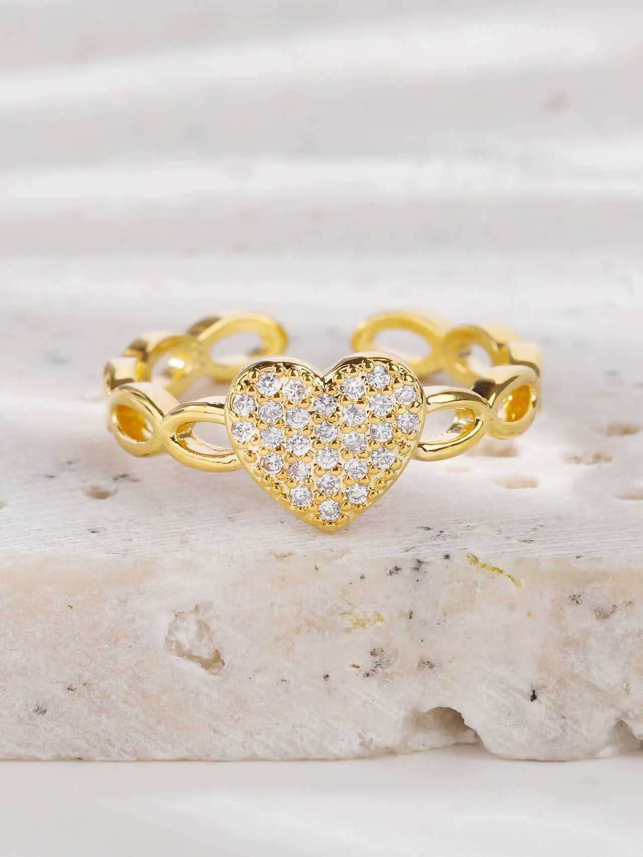 The golden opening adjustment, fashionable heart-shaped ring, easy to match. Item Picture