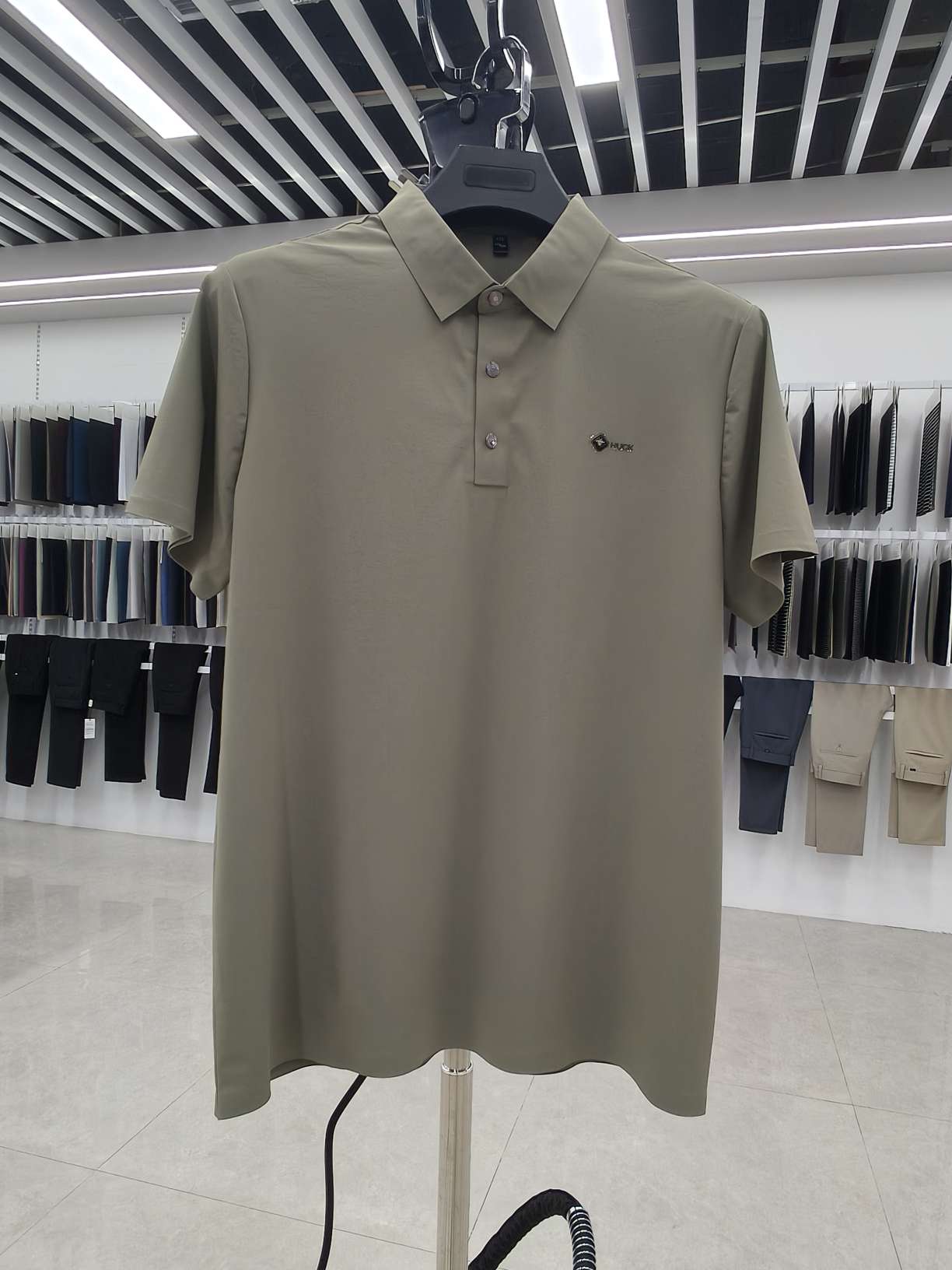 A new summer short-sleeved shirt made of breathable, soft and comfortable textile knitted fabric