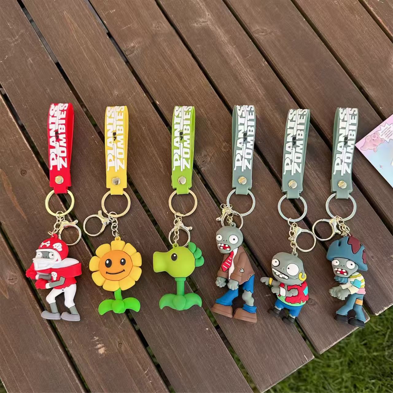 Keychains are the most suitable for hanging on schoolbags and are very exquisite details Picture