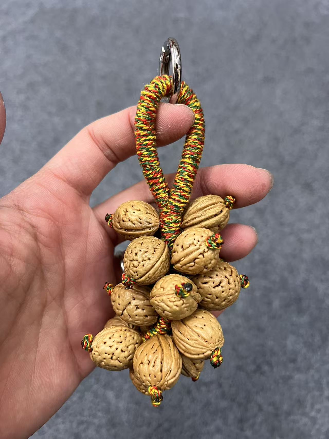 天然菩提籽葡萄串挂件，包包挂，手把件，吉祥挂

天然菩提葡萄串挂件，包包挂，钥匙扣！吉祥挂！产品图
