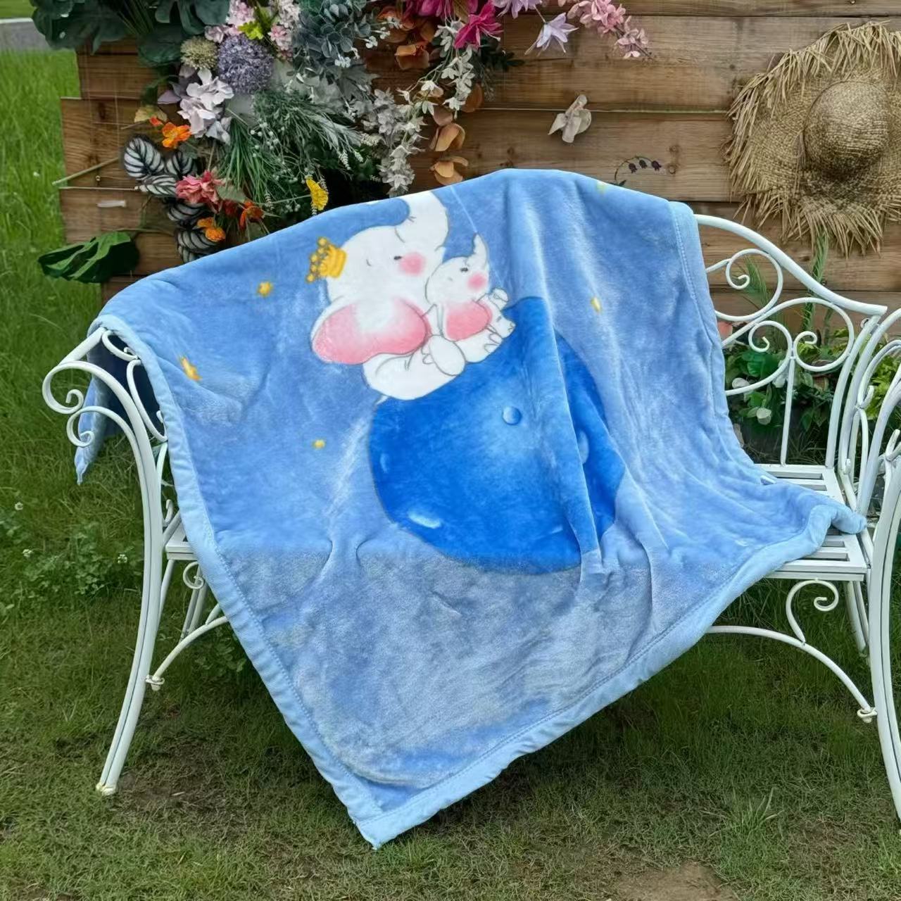 Yuntong Blanket, a super transparent double-layer thickened edged-wrapped baby blanket for kindergarten naps, is a warm blanket for children pic 4