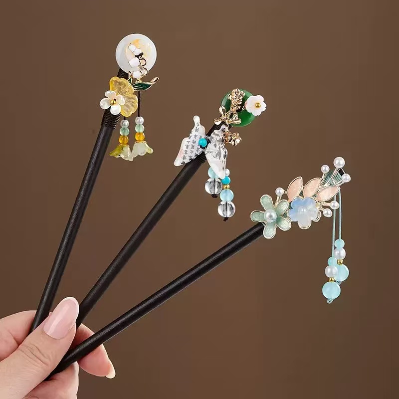Hairpins, ancient-style hair accessories, women's wooden classical hairpins, simple and elegant accessories Application Scenario