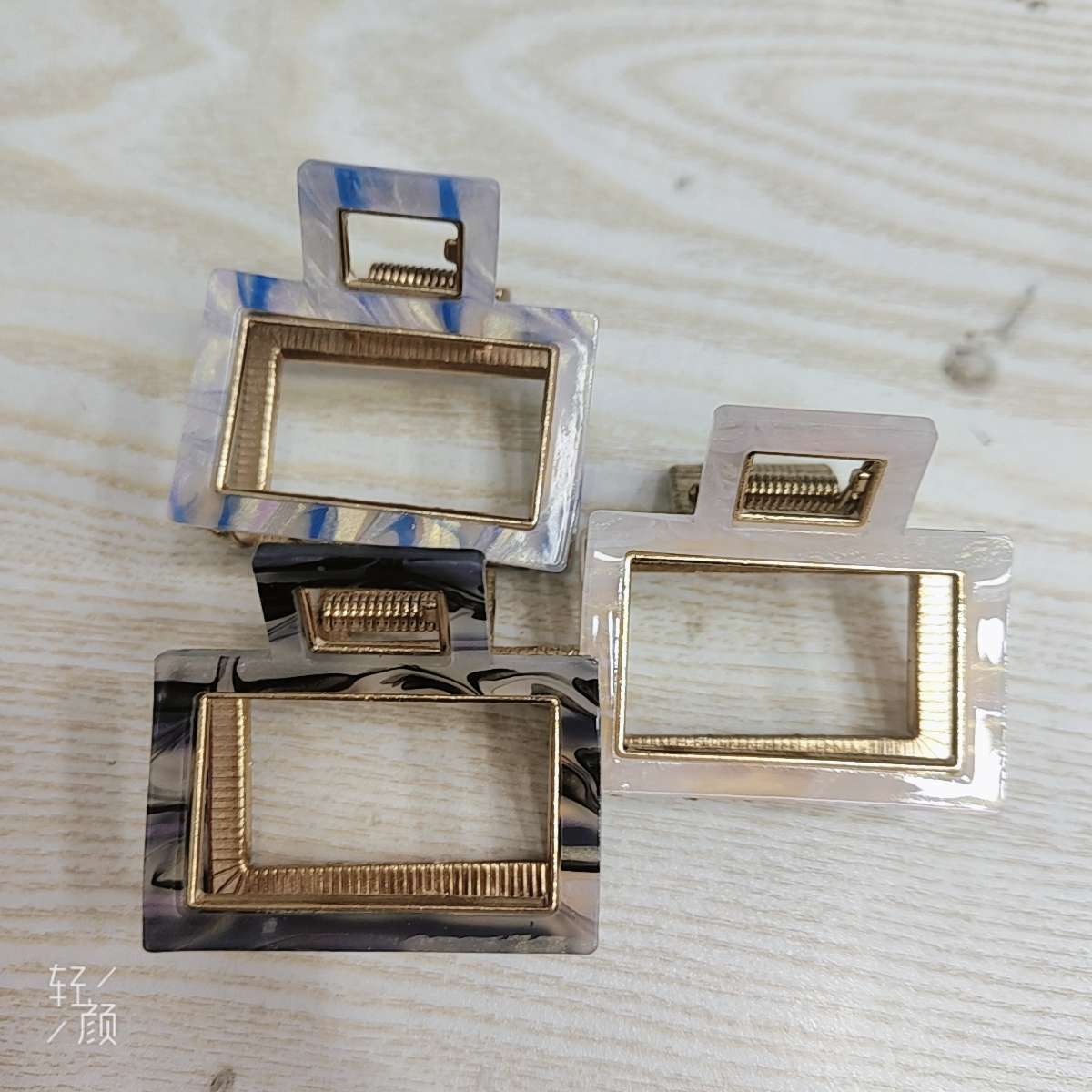 Clips de pelo accesorios de pelo de metal de moda simple para mujeres adornos de cabeza para uso diario acrílico clips de pelo de acetato de aleación adorable clip de captura accesorios de pelo clips de acrílico detail image 2