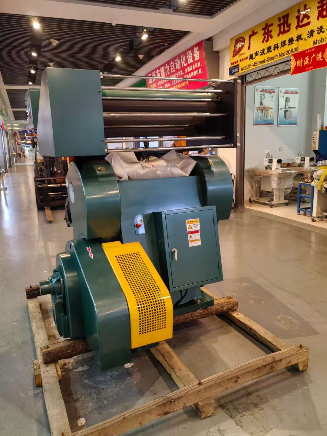 Model TYMB930 industrial computer hot stamping and die-cutting machine. Established a physical store of printing machinery with good quality and favorable prices details Picture