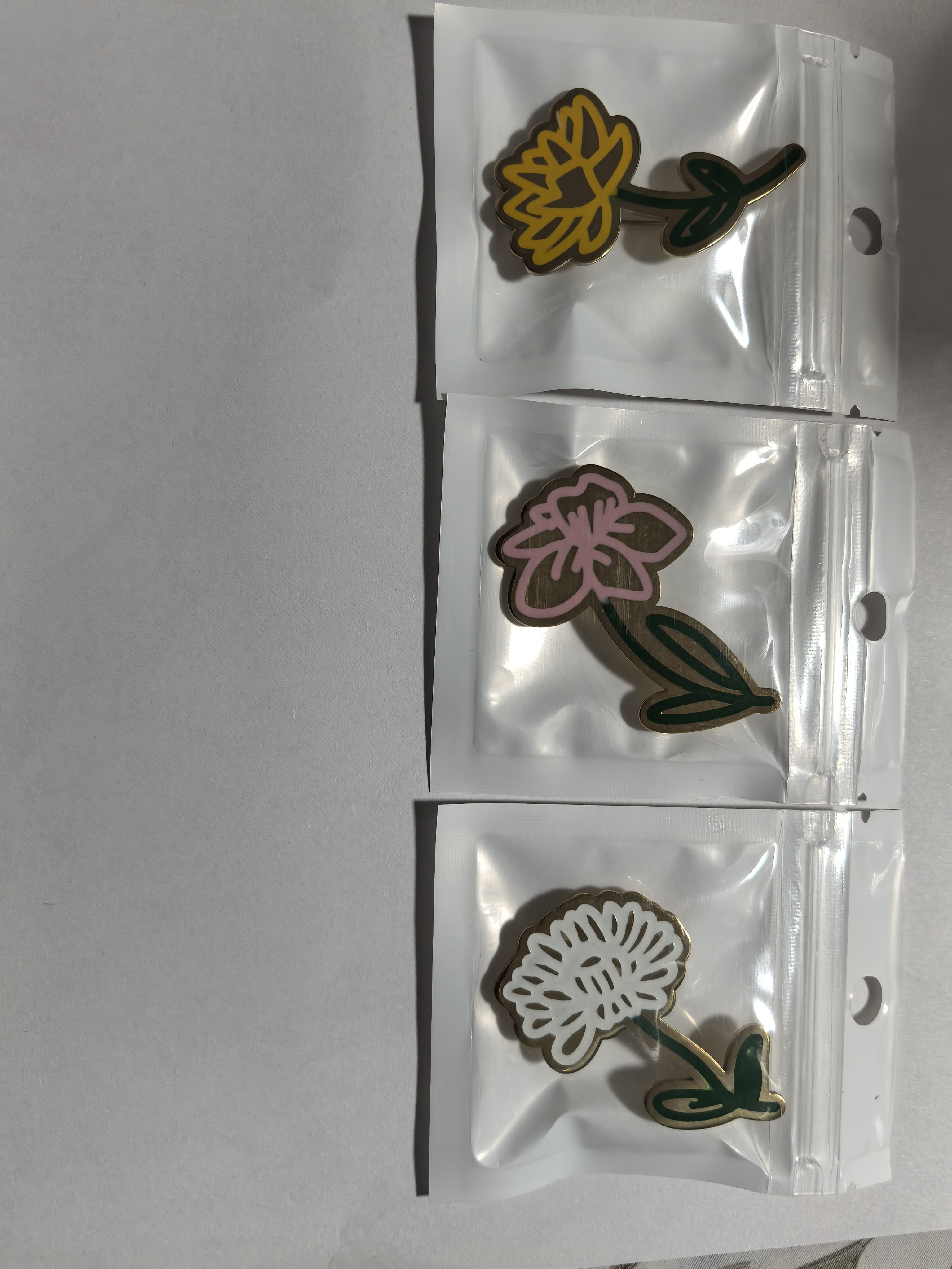 
三色小花不锈钢金属胸针
产品图