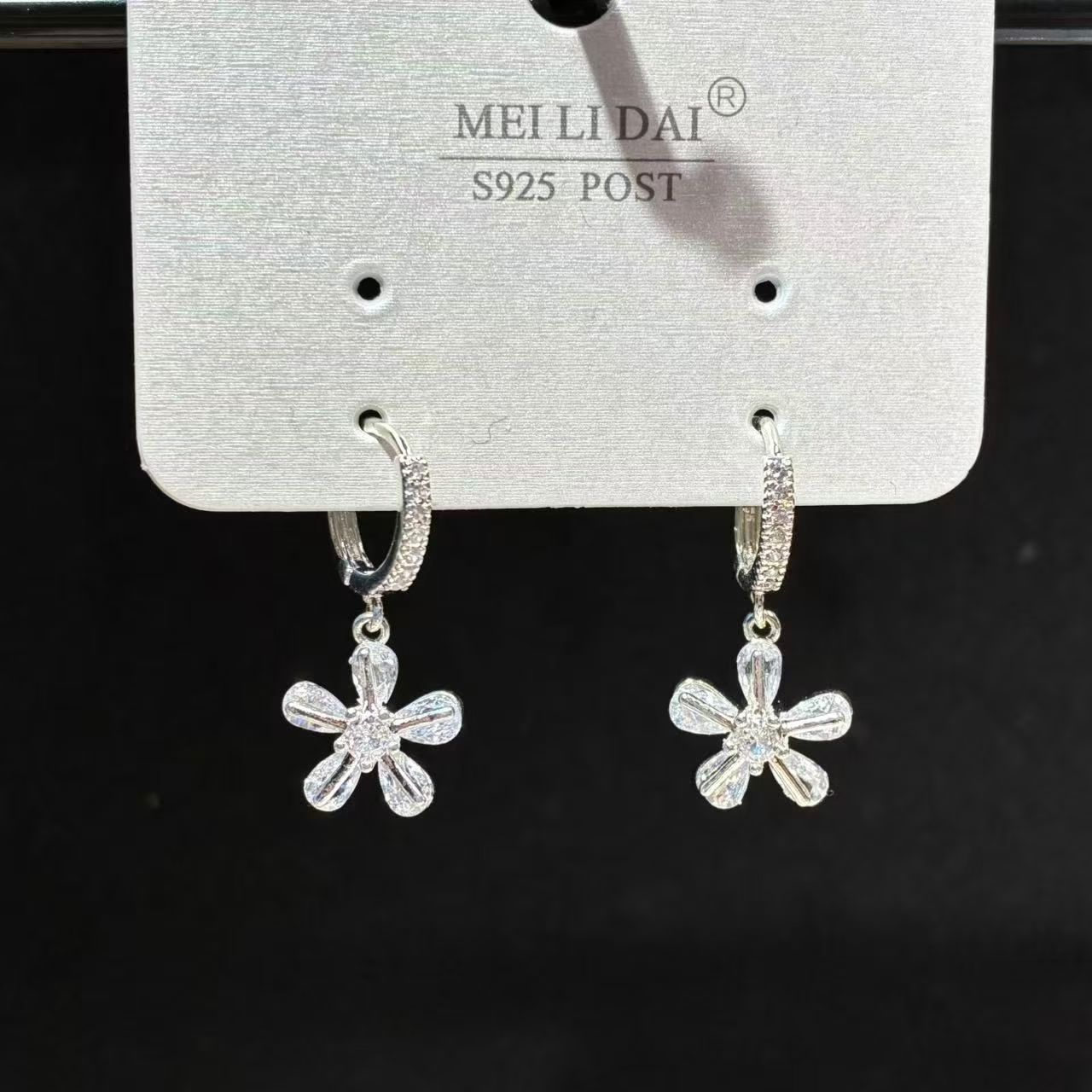 花朵耳扣时尚简约金属饰品女款潮流百搭日常佩戴银针银针