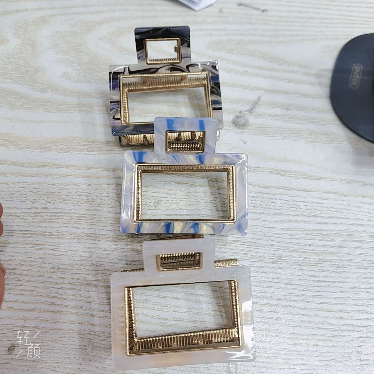 Clips de pelo accesorios de pelo de metal de moda simple para mujeres adornos de cabeza para uso diario acrílico clips de pelo de acetato de aleación adorable clip de captura accesorios de pelo clips de acrílico detail image 16