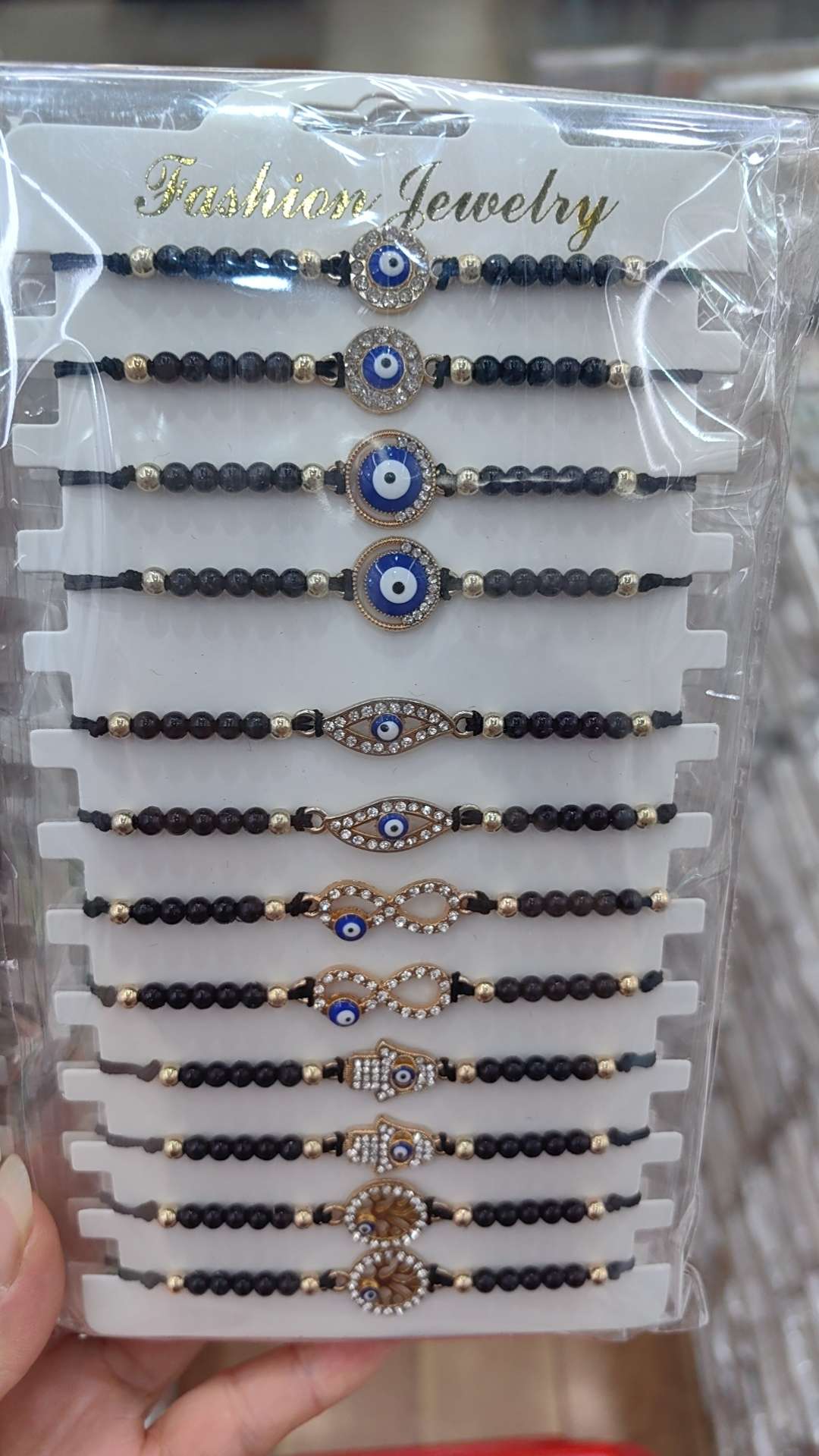 手链饰品时尚简约女款锁骨链礼物包装手链红绳手串白底实物图