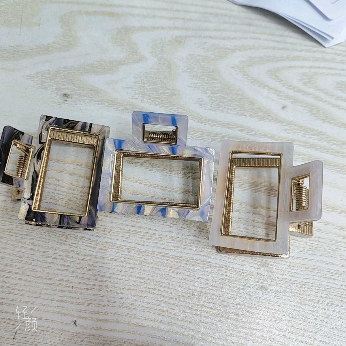 Clips de pelo accesorios de pelo de metal de moda simple para mujeres adornos de cabeza para uso diario acrílico clips de pelo de acetato de aleación adorable clip de captura accesorios de pelo clips de acrílico detail image 9