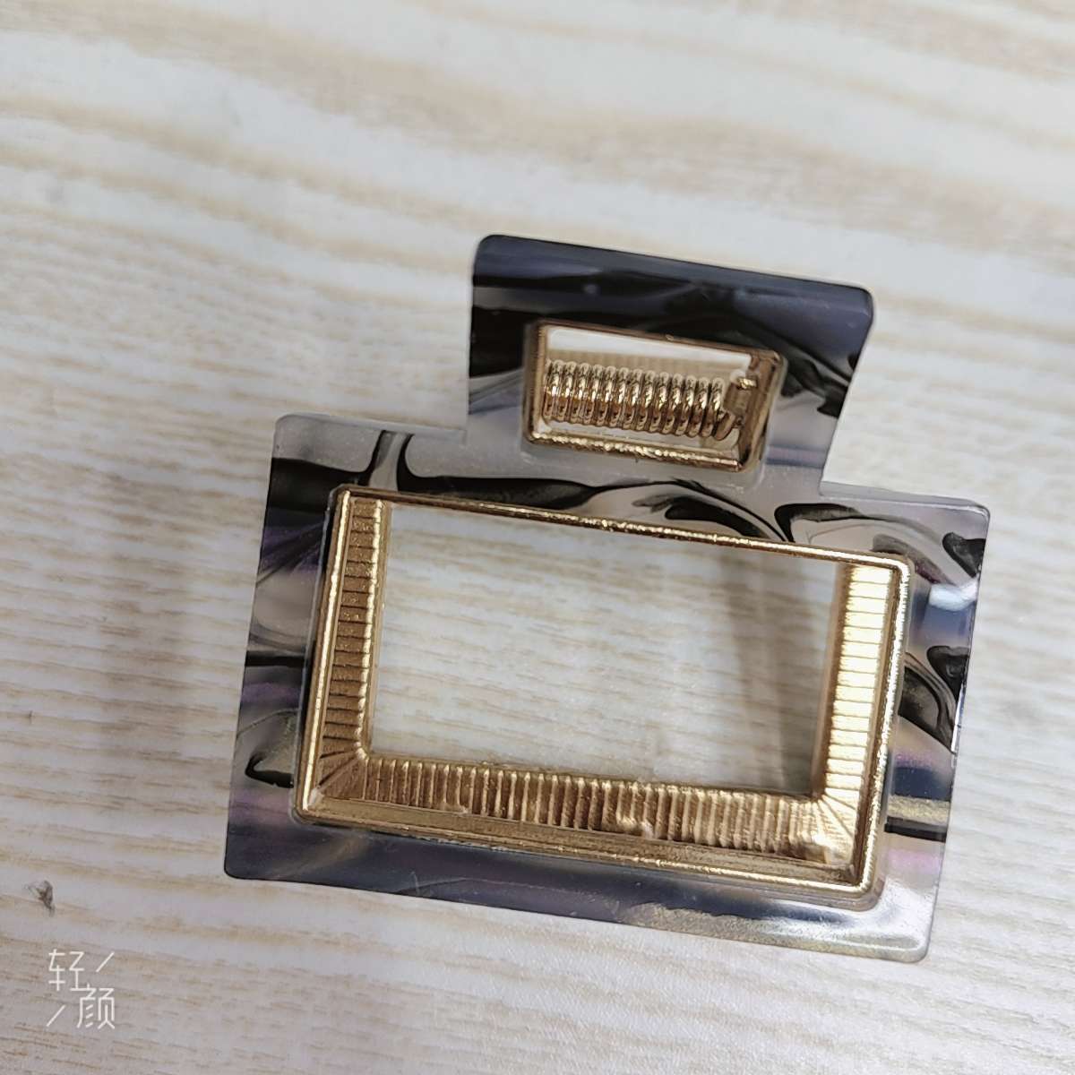 Clips de pelo accesorios de pelo de metal de moda simple para mujeres adornos de cabeza para uso diario acrílico clips de pelo de acetato de aleación adorable clip de captura accesorios de pelo clips de acrílico details Picture