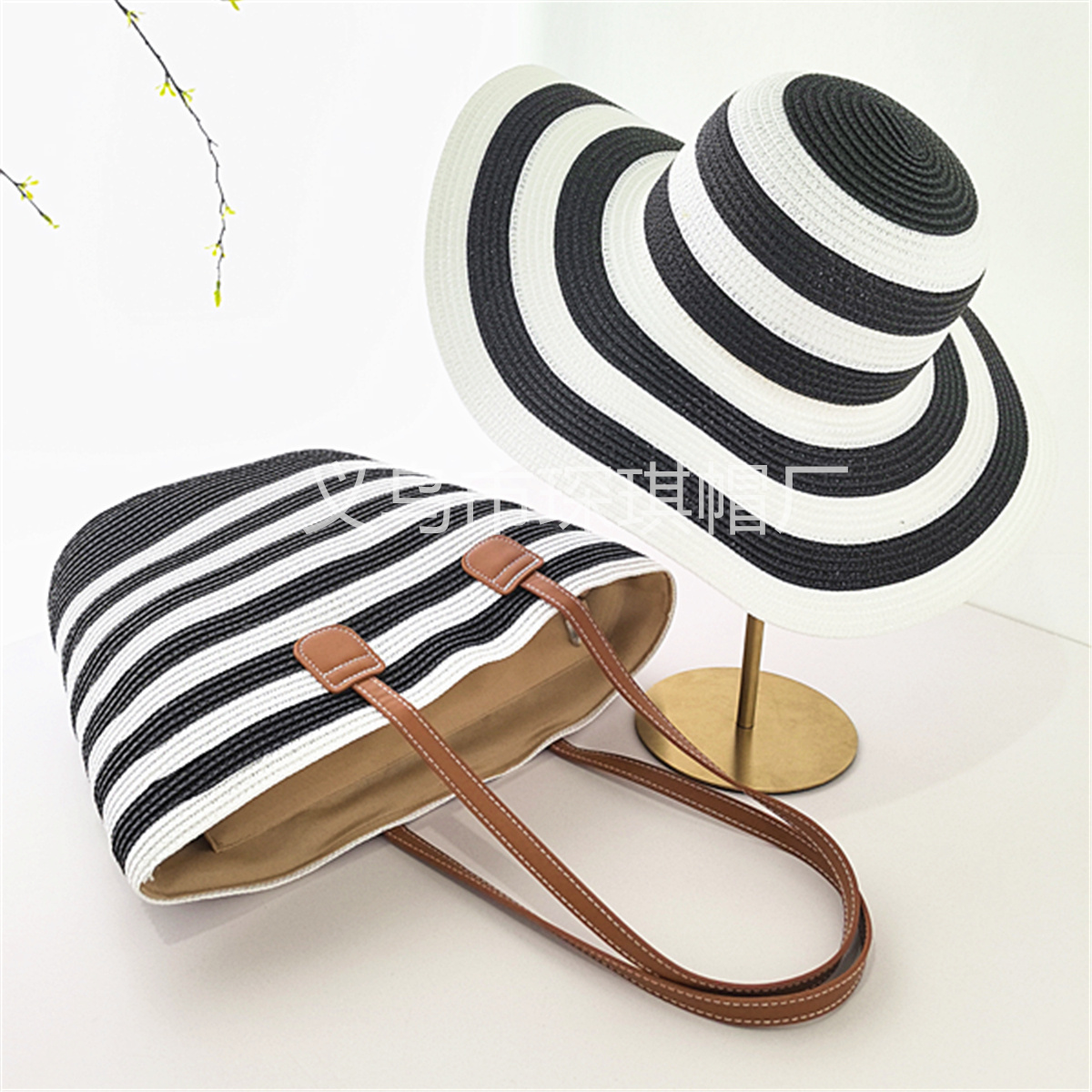 Women's cross-border new spring and summer straw woven beach bag, beach hat, straw hat combination set, two-piece hat and bag set, striped fashion trend, seaside sun protection and shade hat, UV protection, foldable, essential for outdoor travel Specification image