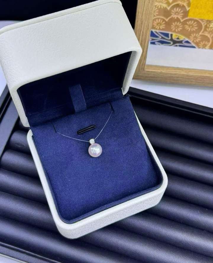 akoya王妃吊坠💰760元/个
8-9mm akoya海水珠  正圆  极强光 K金锆石版   王妃 送万能银