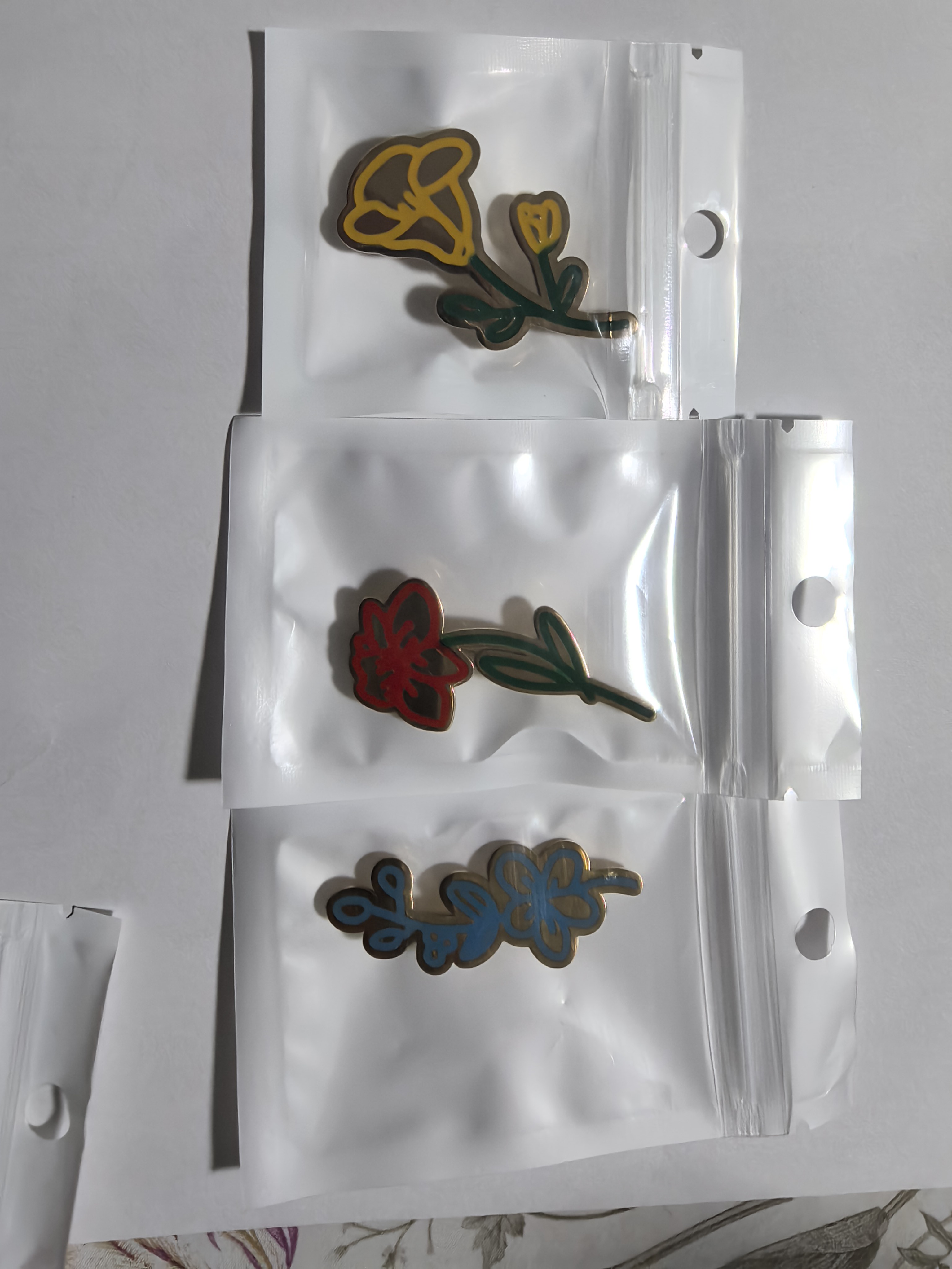 
三色小花不锈钢金属胸针
细节图