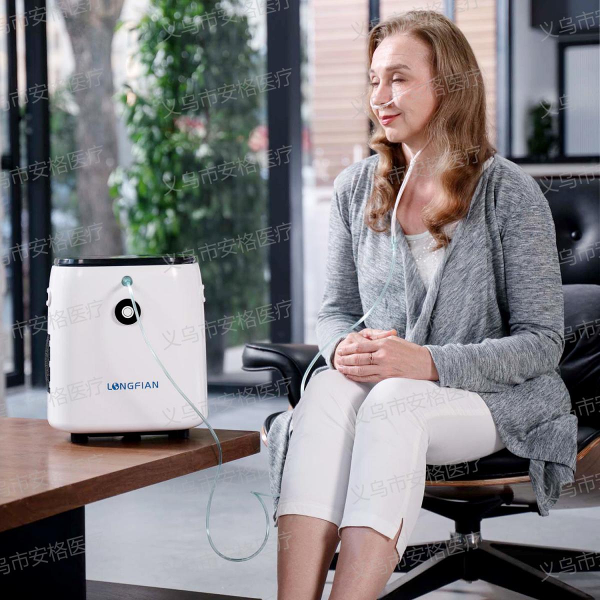 Mini-sized oxygen concentrator, European plug 1-7L portable oxygen generator, medical oxygen generator, medical device full figure