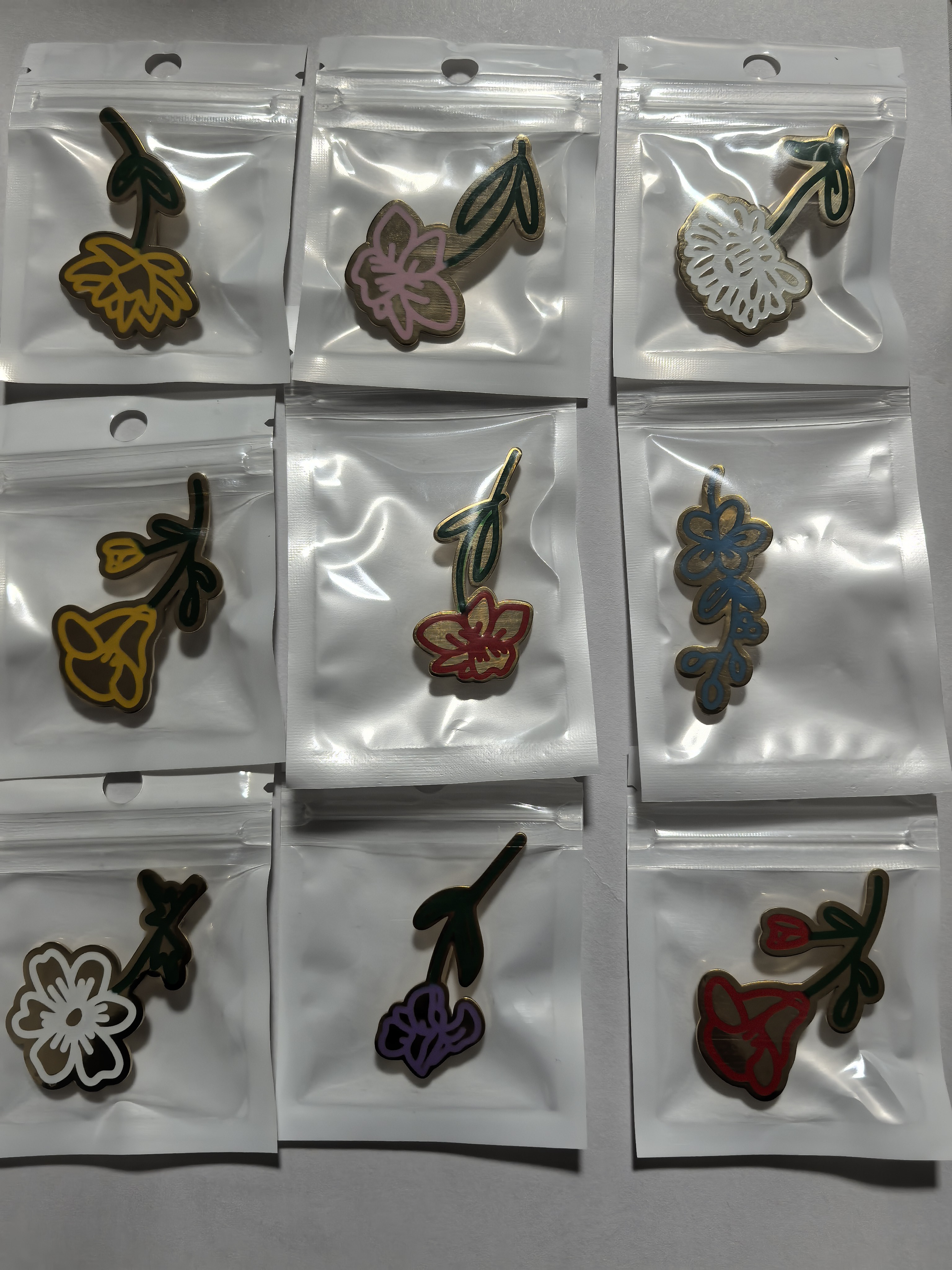 
三色小花不锈钢金属胸针
