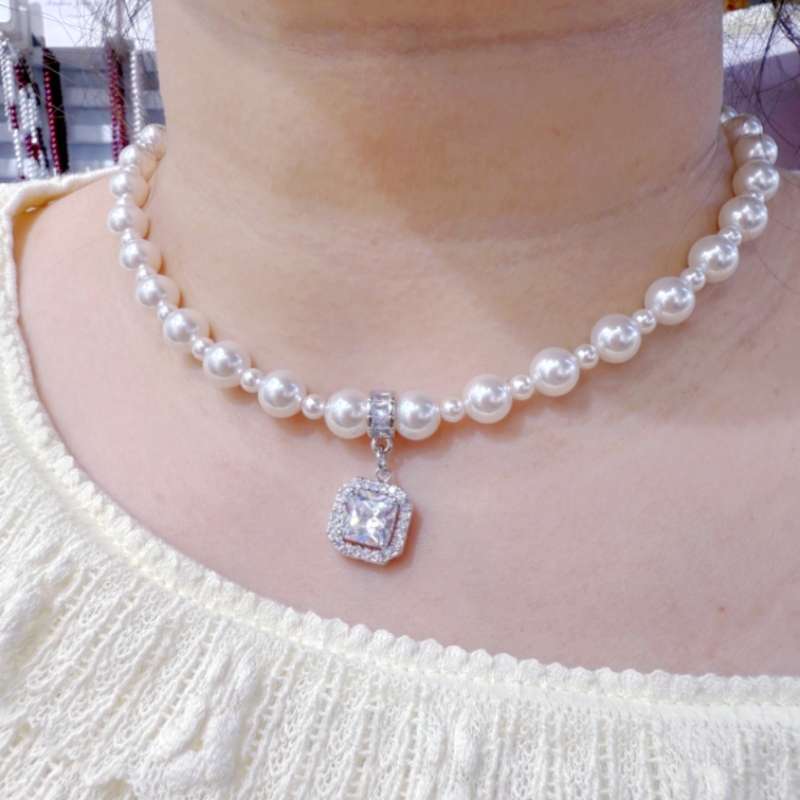Pearl cube sugar necklace, a new French style, light luxury and high-end collarbone design accessory