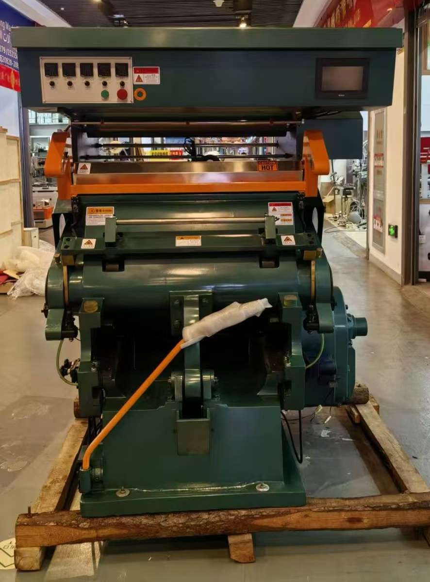 Model TYMB930 industrial computer hot stamping and die-cutting machine. Established a physical store of printing machinery with good quality and favorable prices