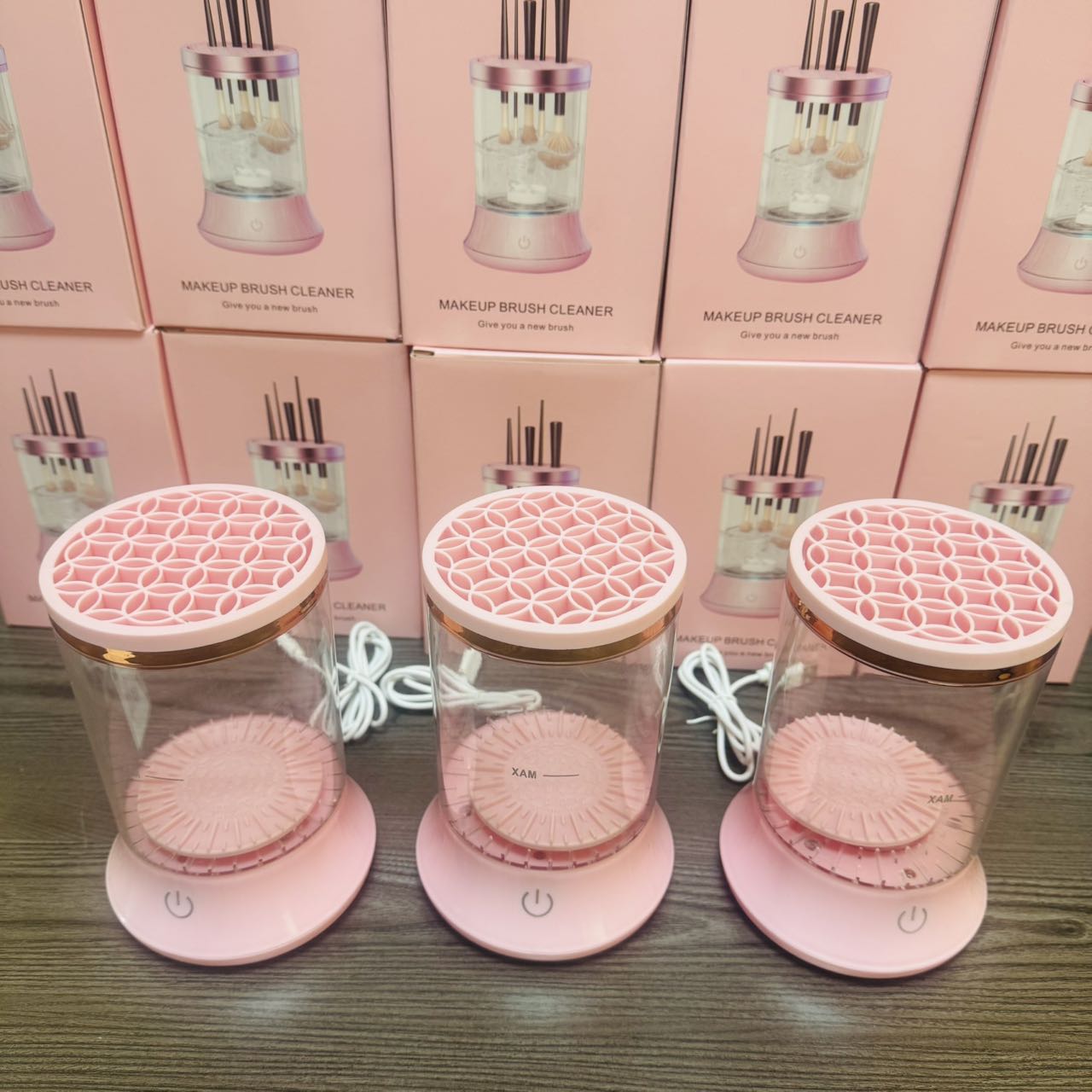 The pink makeup brush cleaner is a portable cleaning tool for the main body, a quick and dry stain removal wonder details Picture