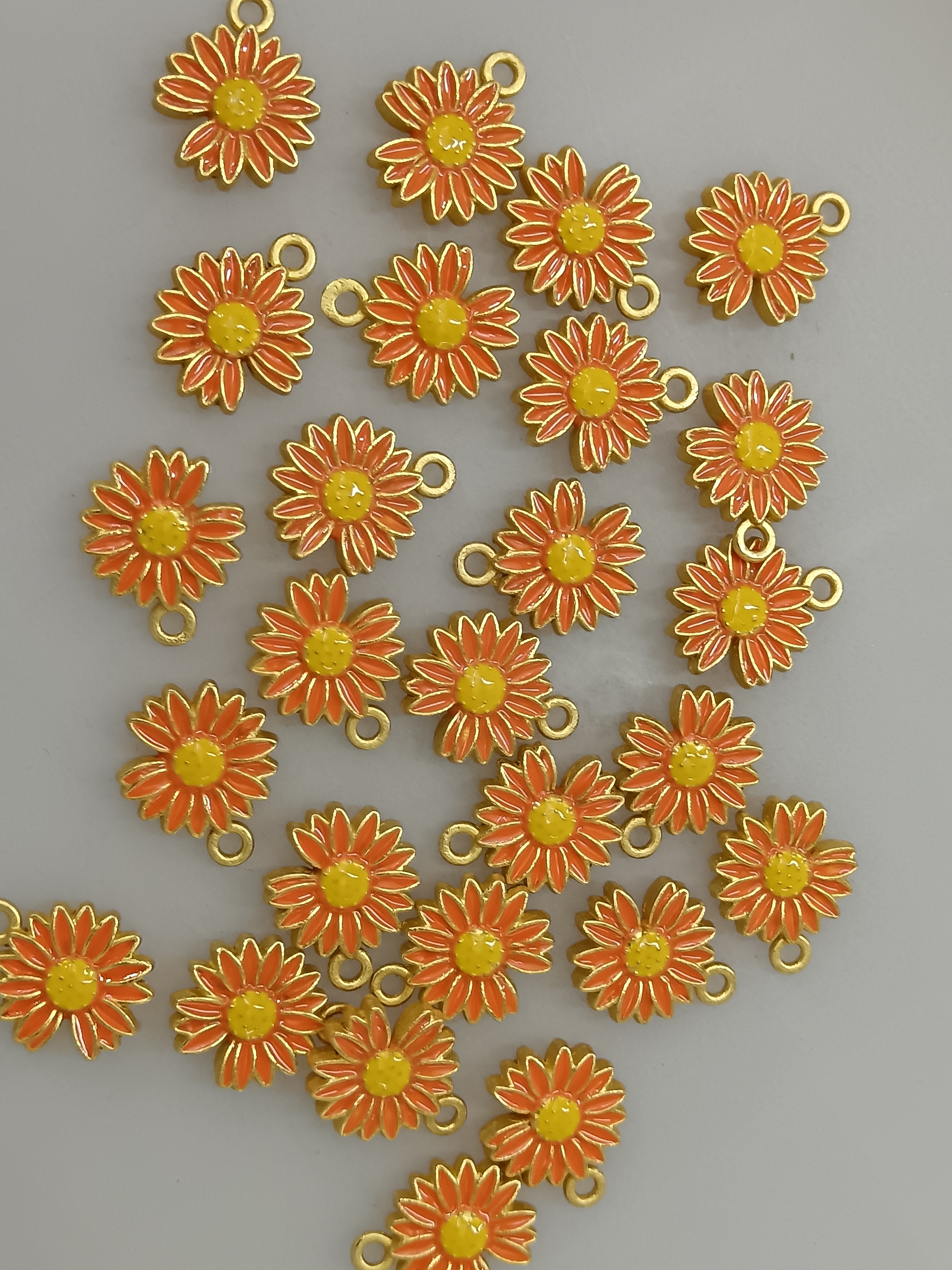 diy alloy jewelry accessories for daisies, chrysanthemum flowers, oil-dripping headwear, earrings, keychains and pendants details Picture