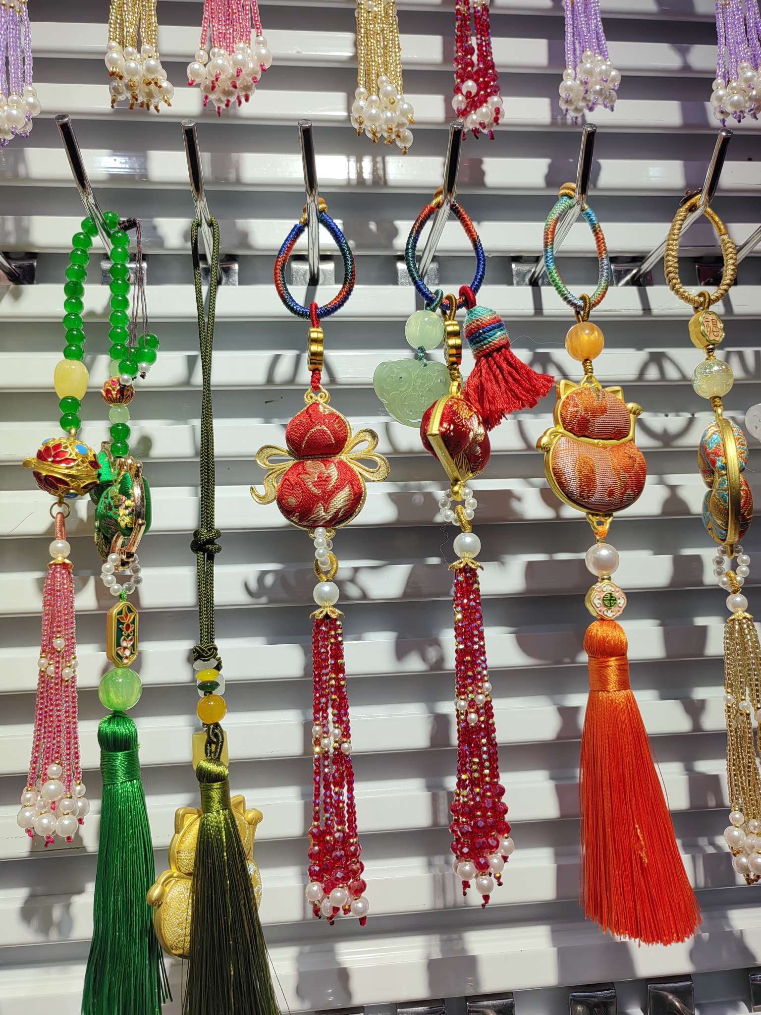 The mobile phone chain pendant accessory is fresh, cute and fashionable. It is an intangible cultural heritage Song brocade Application Scenario