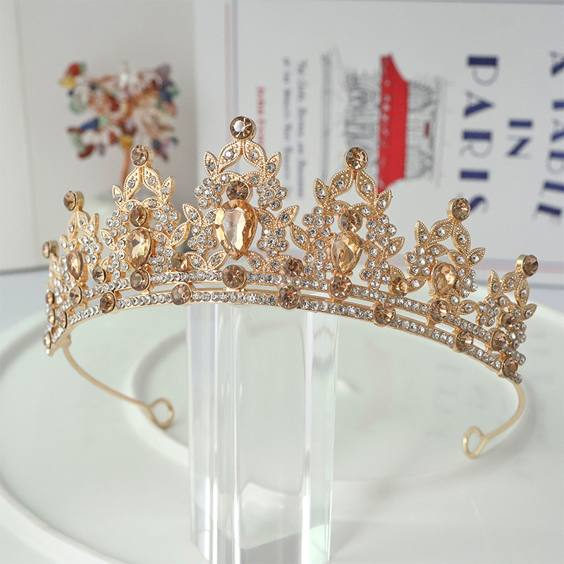 Bride's alloy crown wedding hair accessory Application Scenario