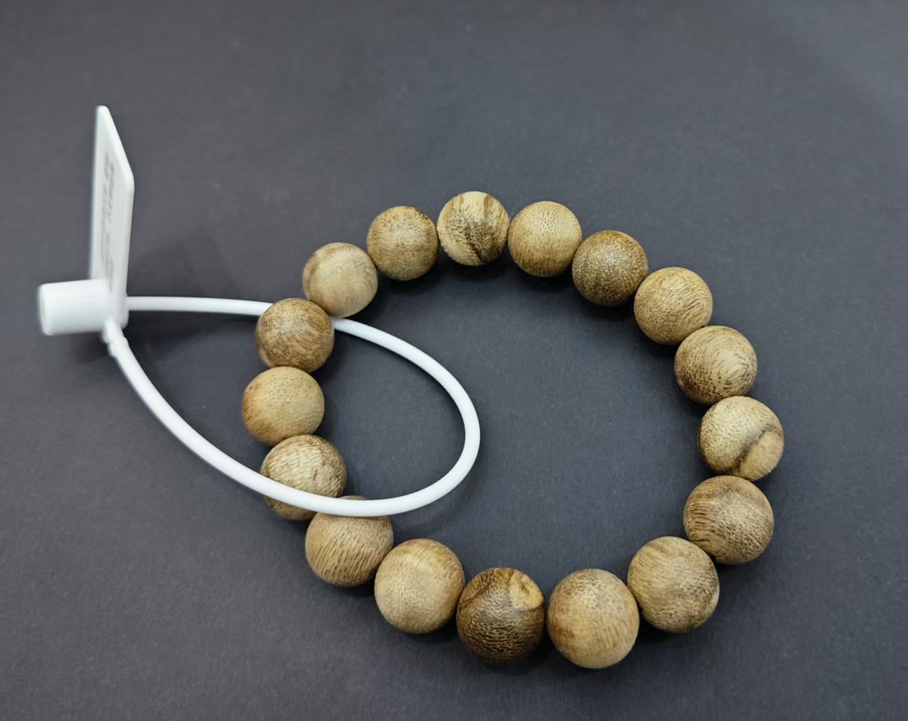 Hainan Yingge Ling agarwood bracelet, natural agarwood Item Picture