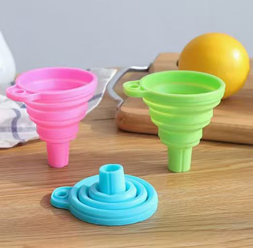 硅胶漏斗食品级可折叠厨房家用可伸缩液体分装小漏斗硅胶漏斗 