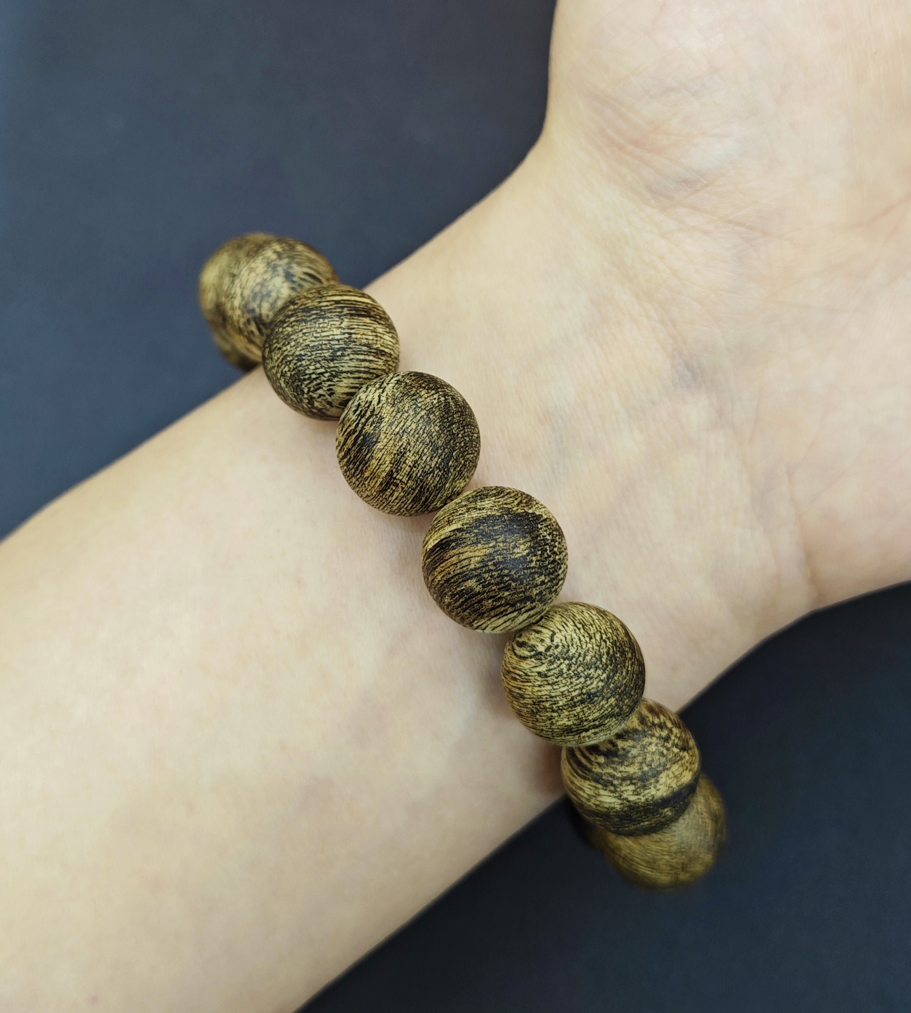 Brunei 99 Natural Agarwood bracelet details Picture
