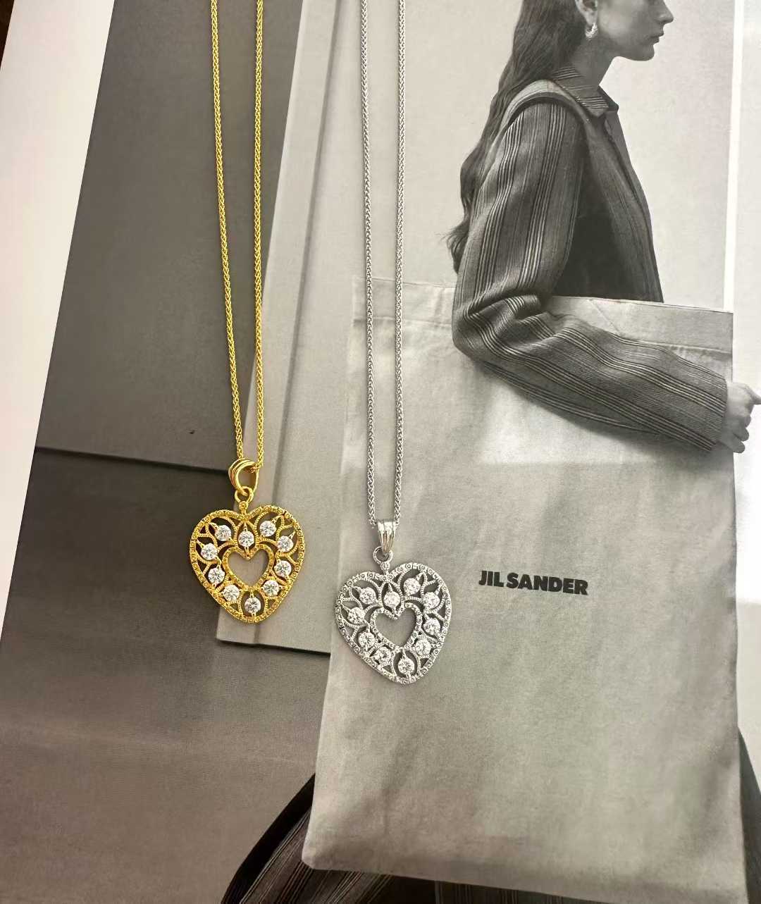 Small and light luxury zircon white zirconium hollowed-out heart necklace, new collarbone chain wholesale, neck accessory collarbone chain pic 4