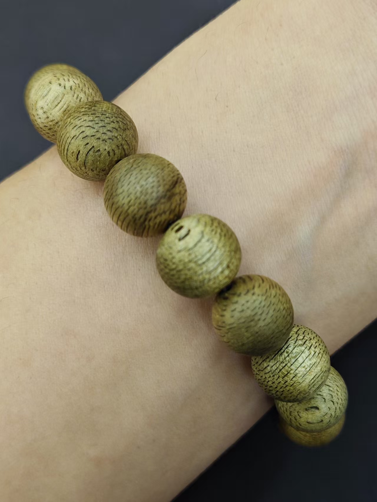 Hainan flower-scented agarwood bracelet, natural agarwood details Picture