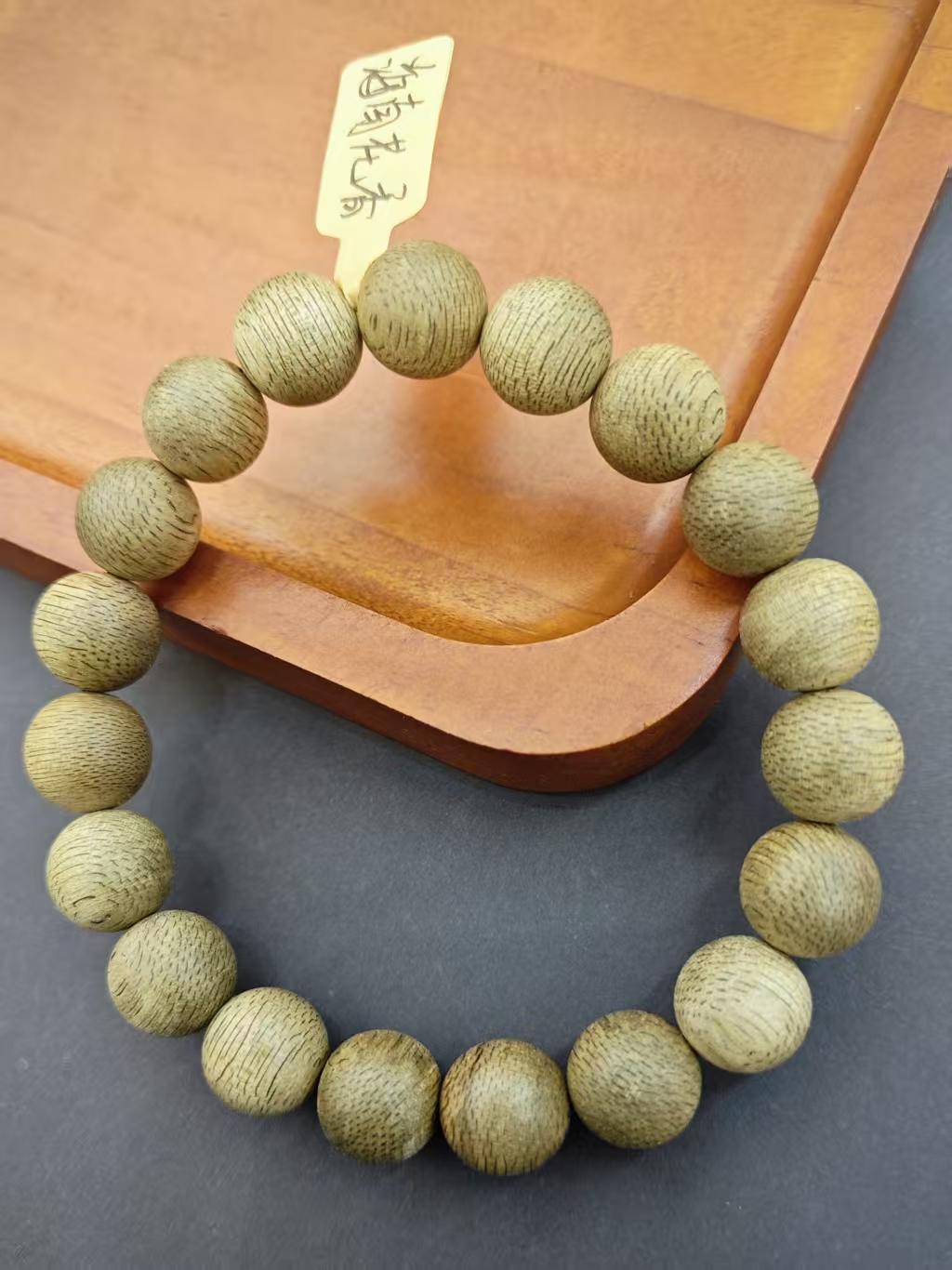 Hainan flower-scented agarwood bracelet, natural agarwood Item Picture