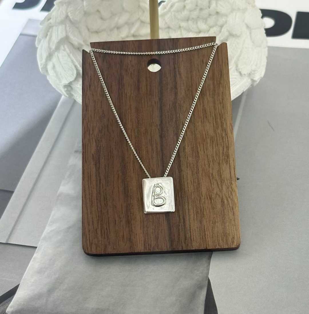 G-shaped square card necklace Specification image