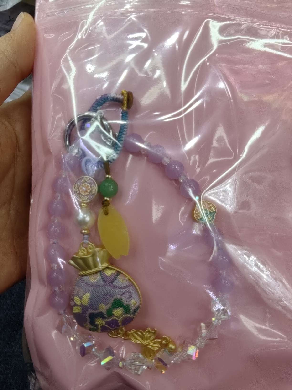 The mobile phone chain pendant accessory is fresh, cute and fashionable. It is an intangible cultural heritage Song brocade Specification image