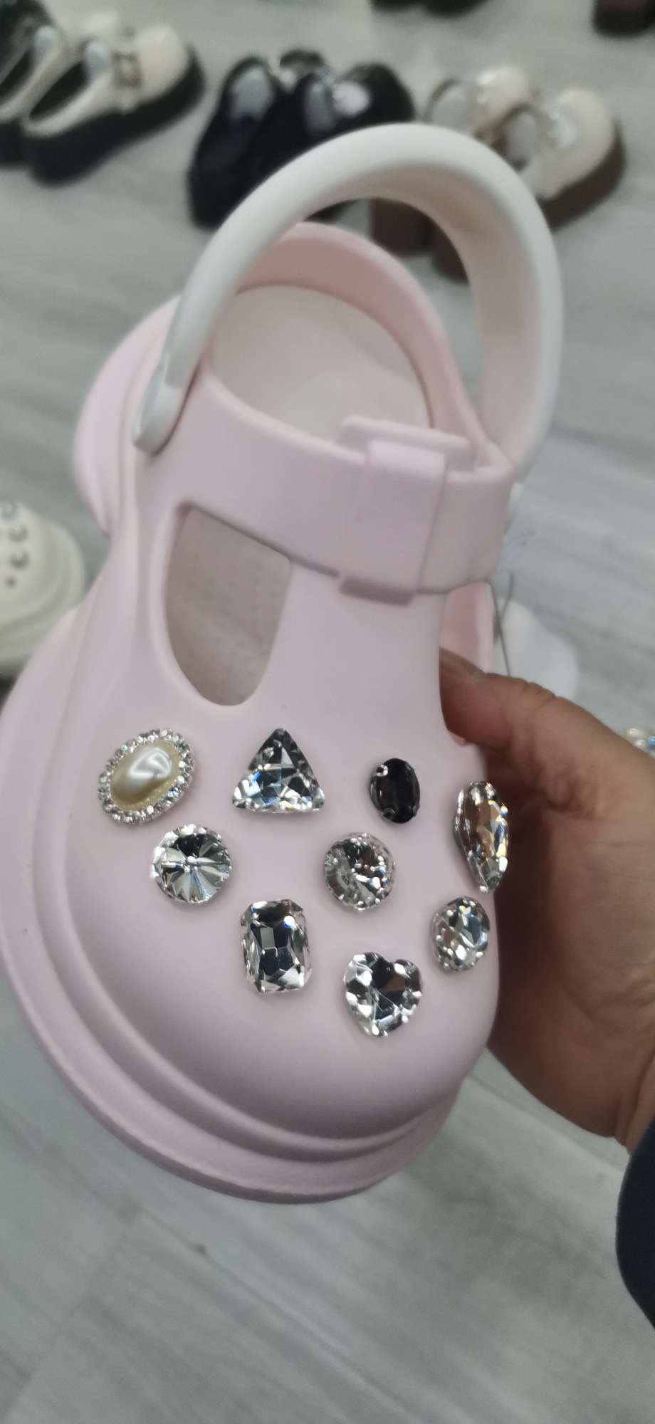 Women's cool flip-flops, summer fashion shoes, home slippers, trendy, comfortable and versatile crocs Application Scenario