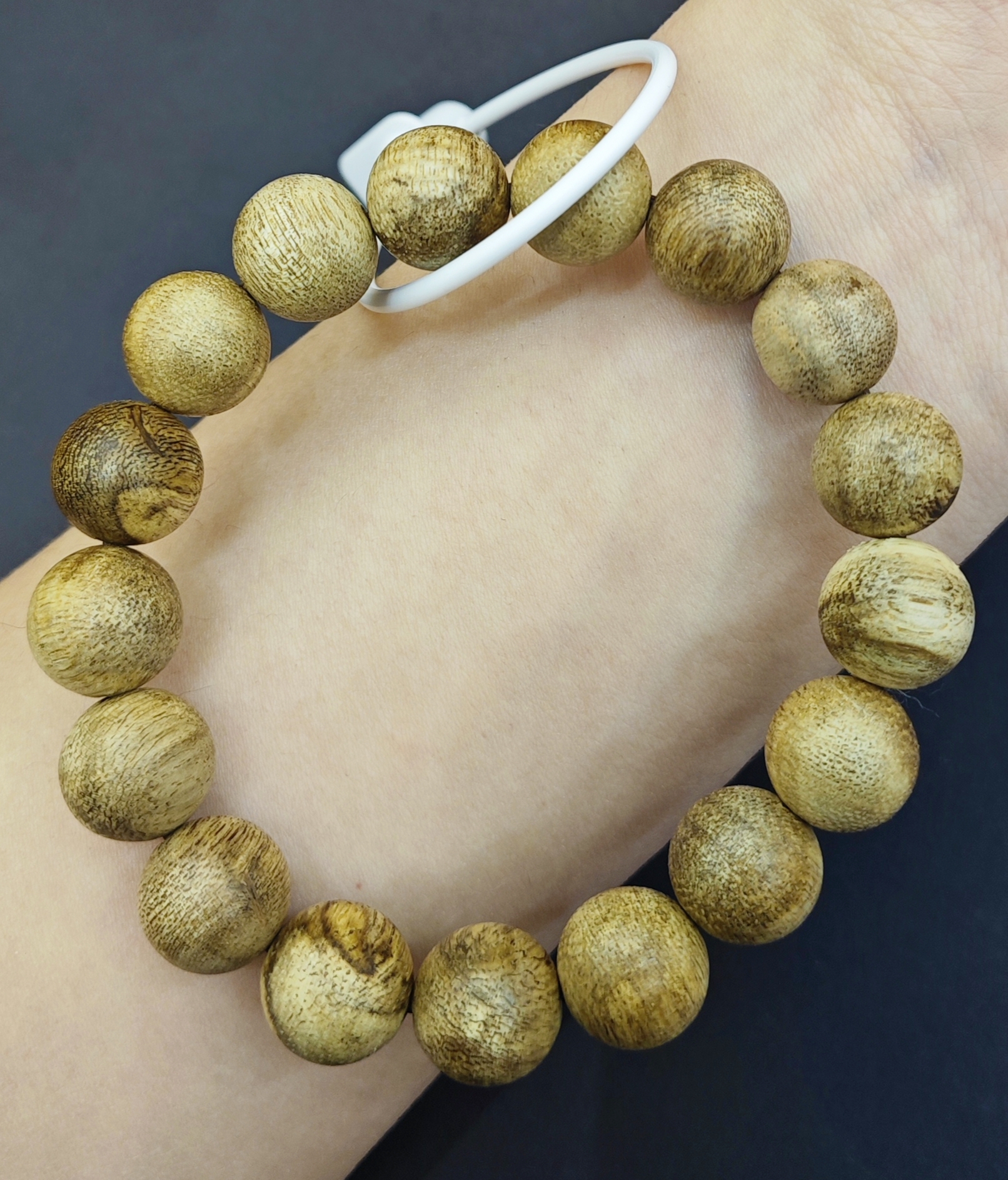 Hainan Yingge Ling agarwood bracelet, natural agarwood Application Scenario
