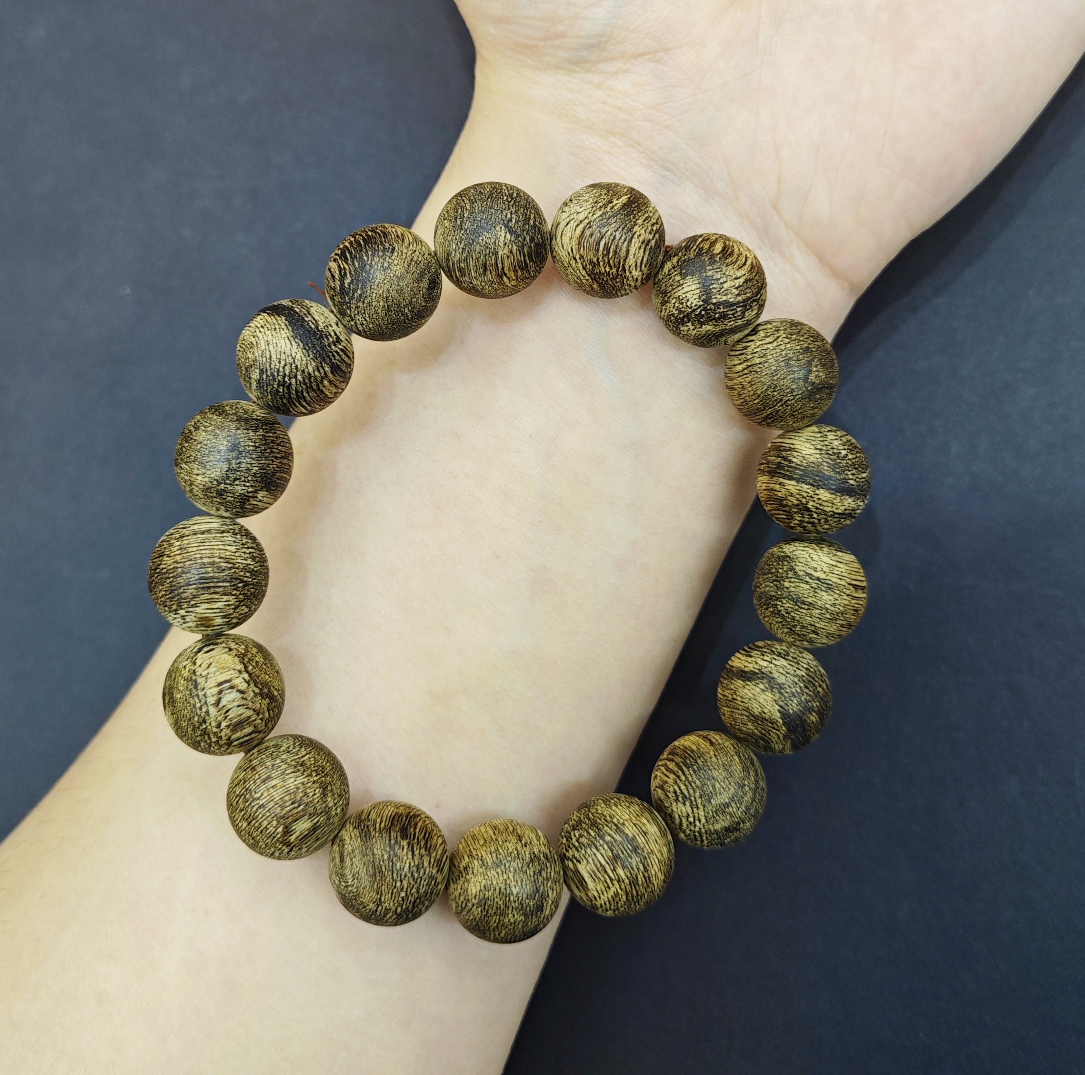Brunei 99 Natural Agarwood bracelet Application Scenario