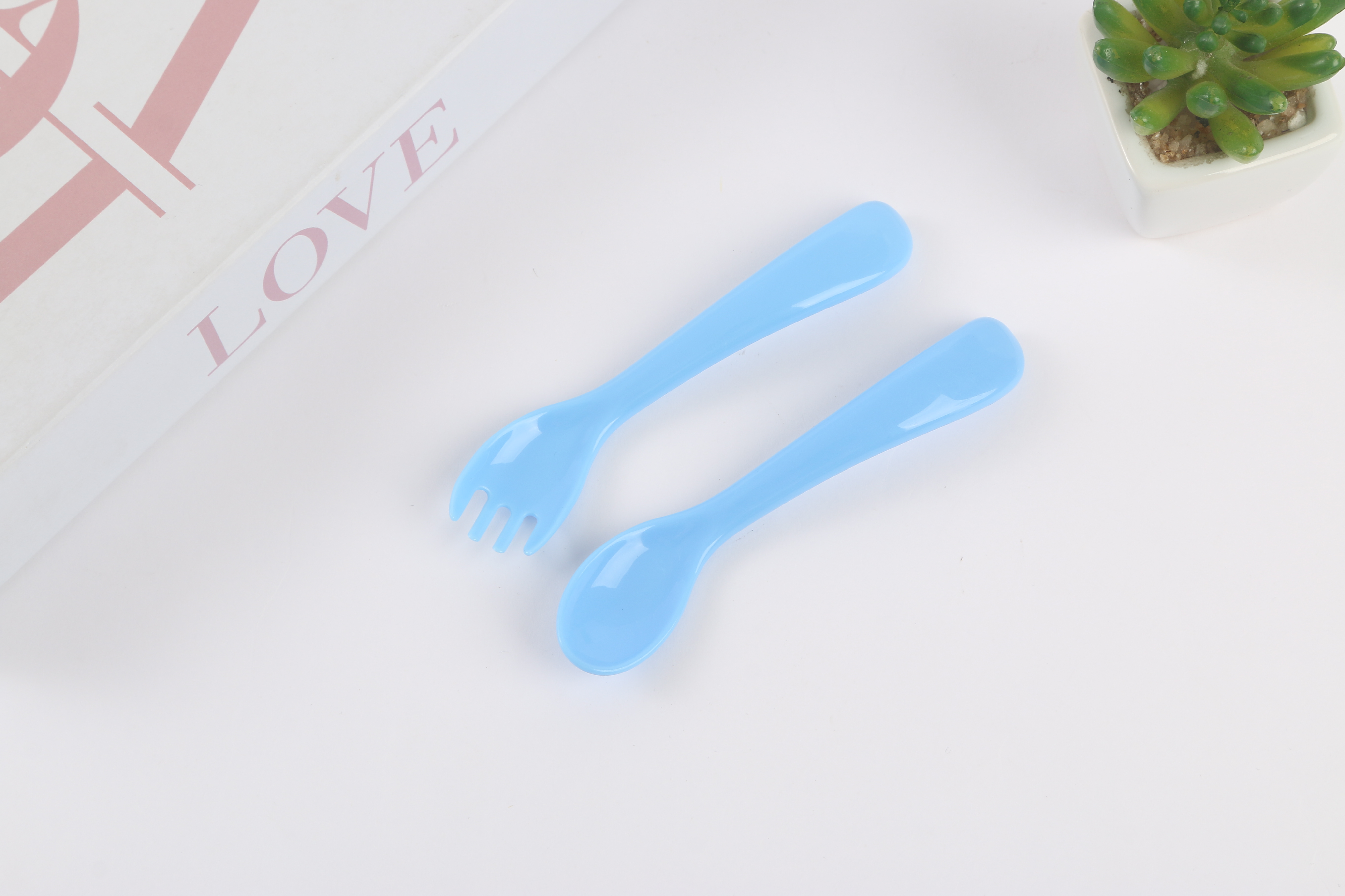 不锈钢硅胶宝宝餐具/不锈钢宝宝餐具/玩具/硅胶宝宝餐具/硅胶制品白底实物图