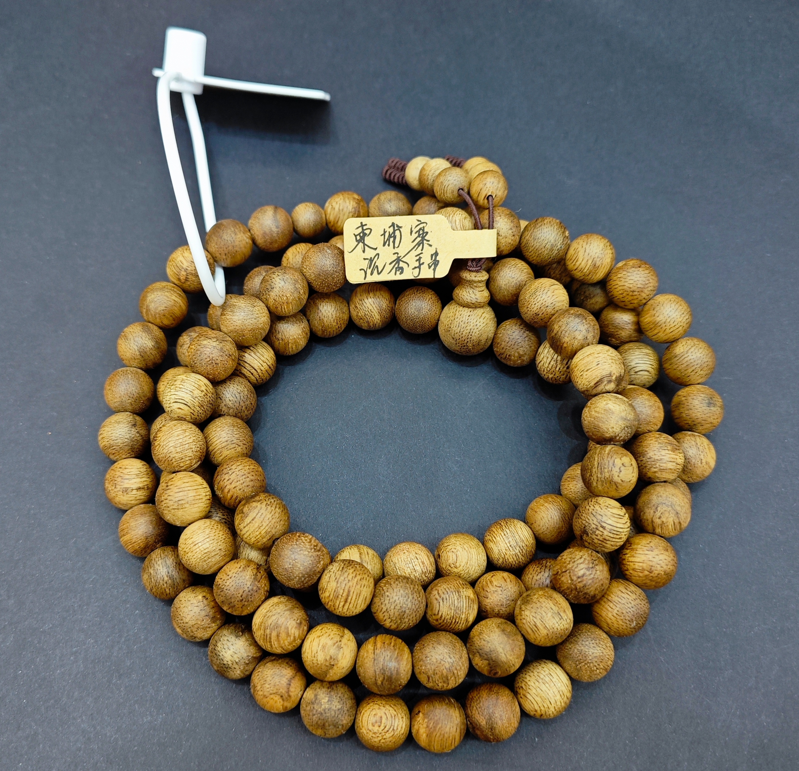 A natural agarwood bracelet can be worn with 108 pieces undefined