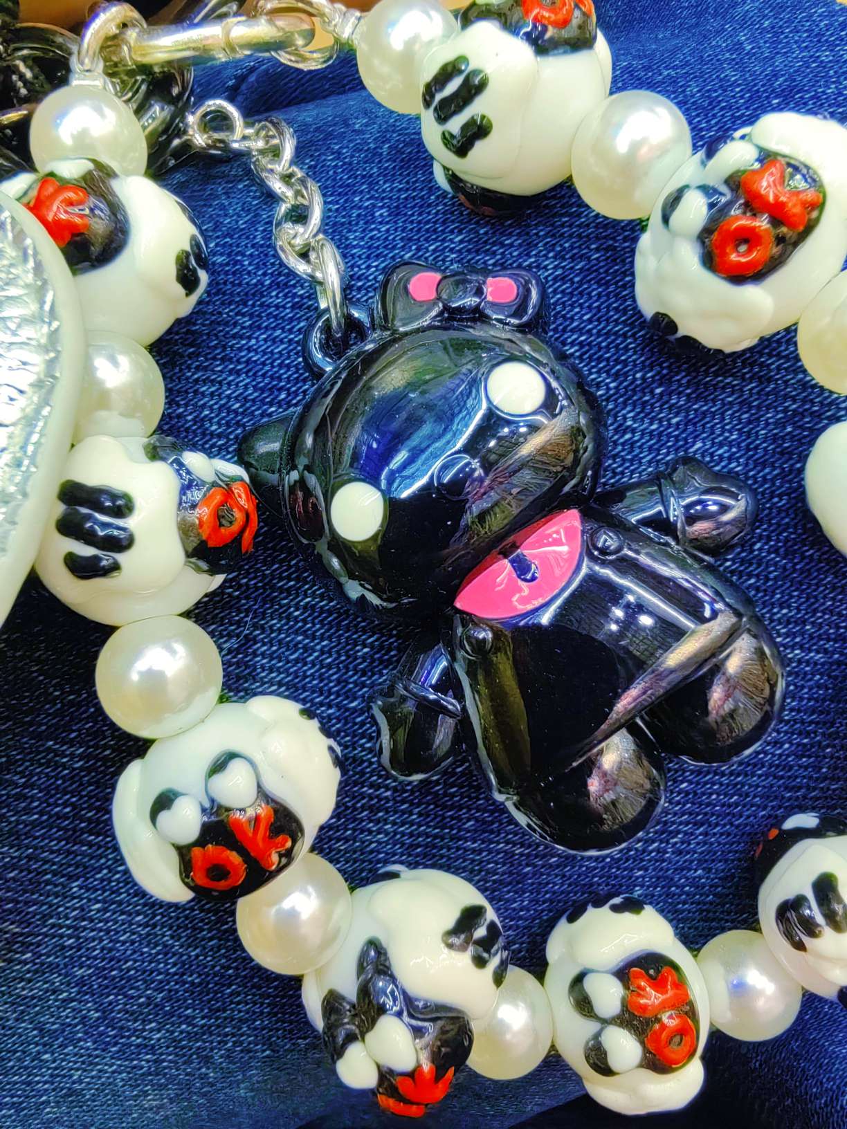 Crystal cute grain mobile phone chain accessory pendant, fresh and lovely mobile phone chain Application Scenario