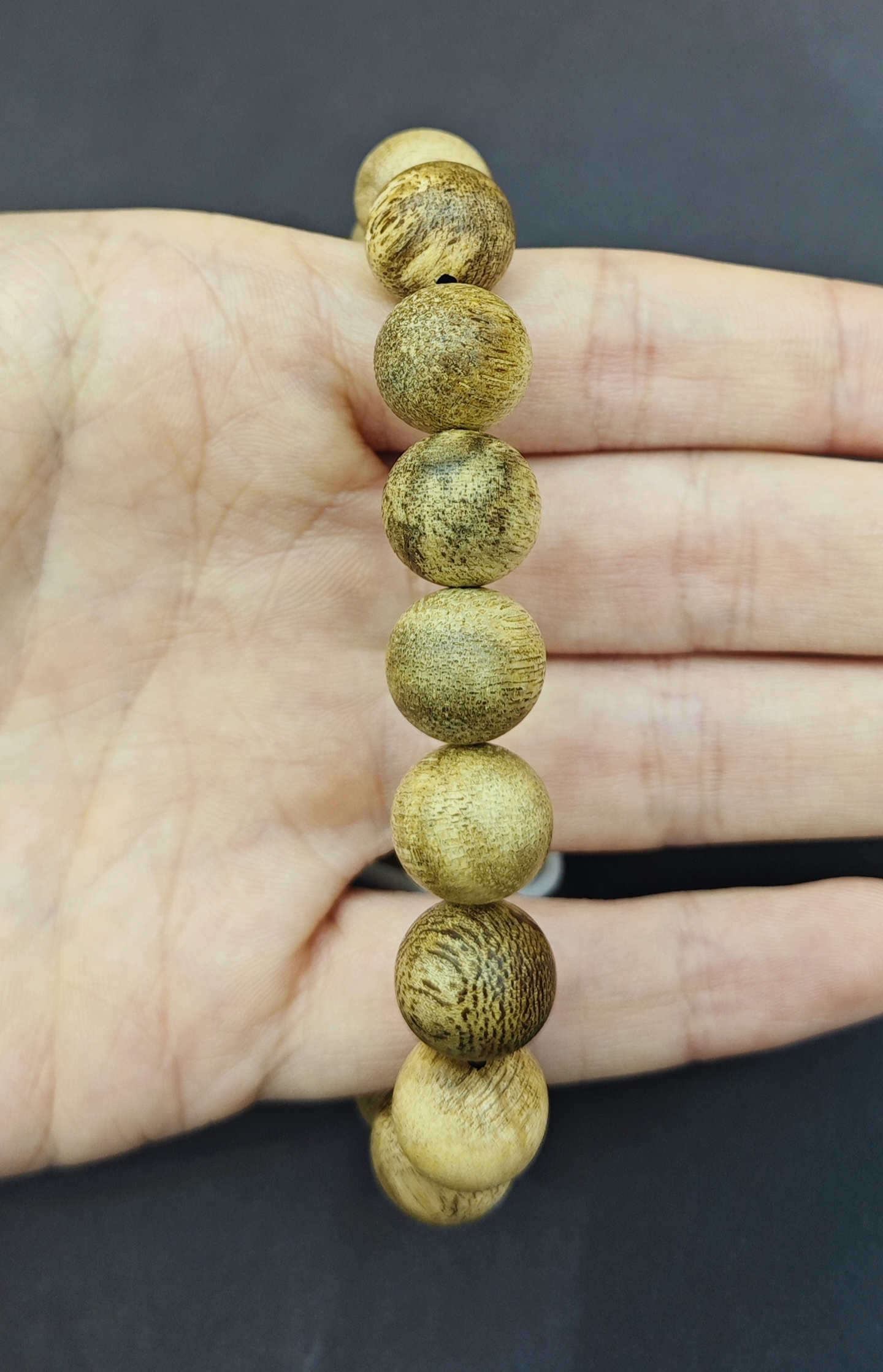 Hainan Yingge Ling agarwood bracelet, natural agarwood details Picture