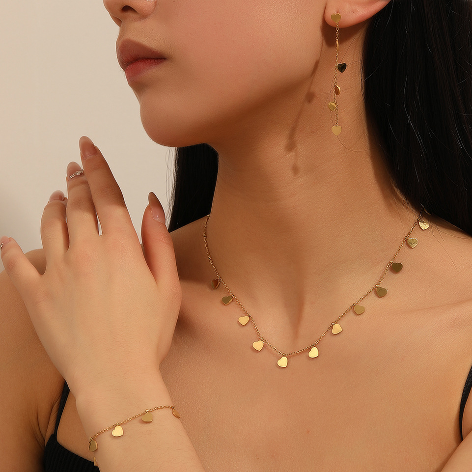 Snake bone chain, collarbone chain, niche and light luxury pendant necklace, neckpiece, collarbone chain, niche and light luxury snake bone chain, chain collarbone chain, titanium steel necklace, fashionable collarbone chain details Picture