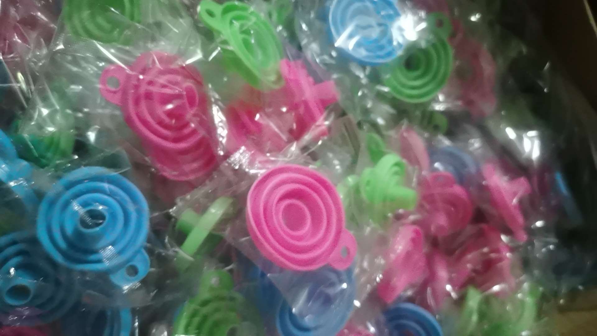 Silicone funnel, food-grade foldable, kitchen, household, stretchable liquid dispensing small funnel, silicone funnel Item Picture