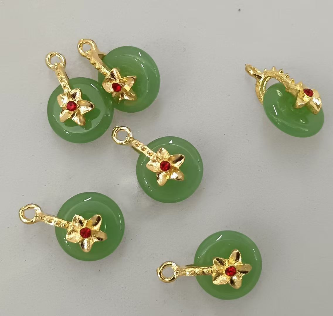 Necklace, golden pendant, transparent crystal ball, jade Guanyin jade pendant, eight-treasure compass Application Scenario