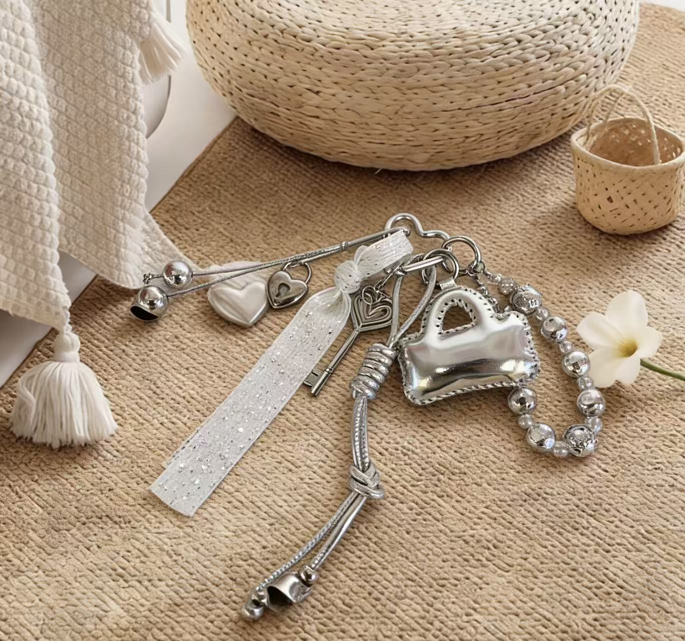 包挂/哭哭马/挂绳挂件/露营毛绒挂件/挂件白底实物图